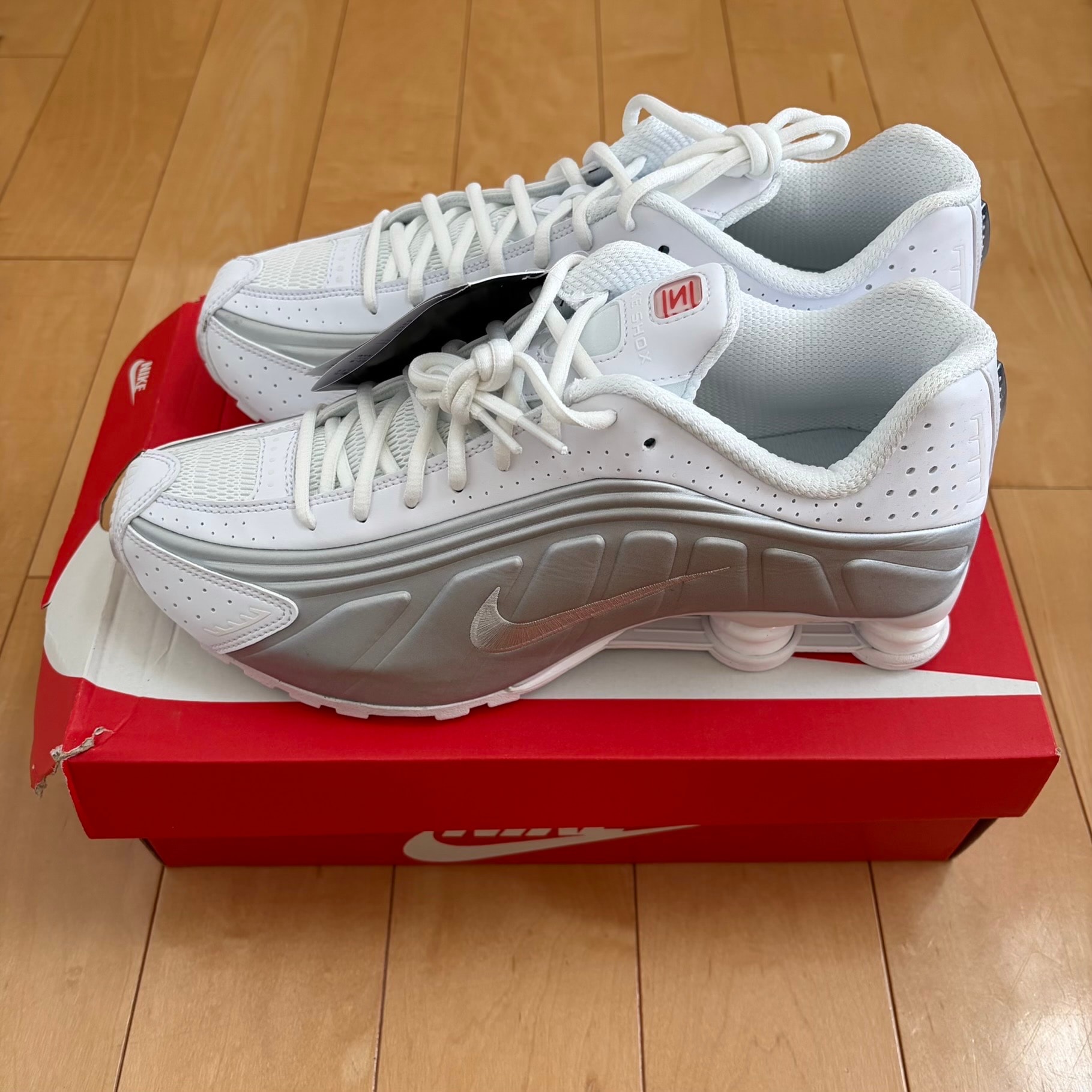 セール特集 Nike Shox ホワイト レッド スニーカー 28.5 【公式通販】