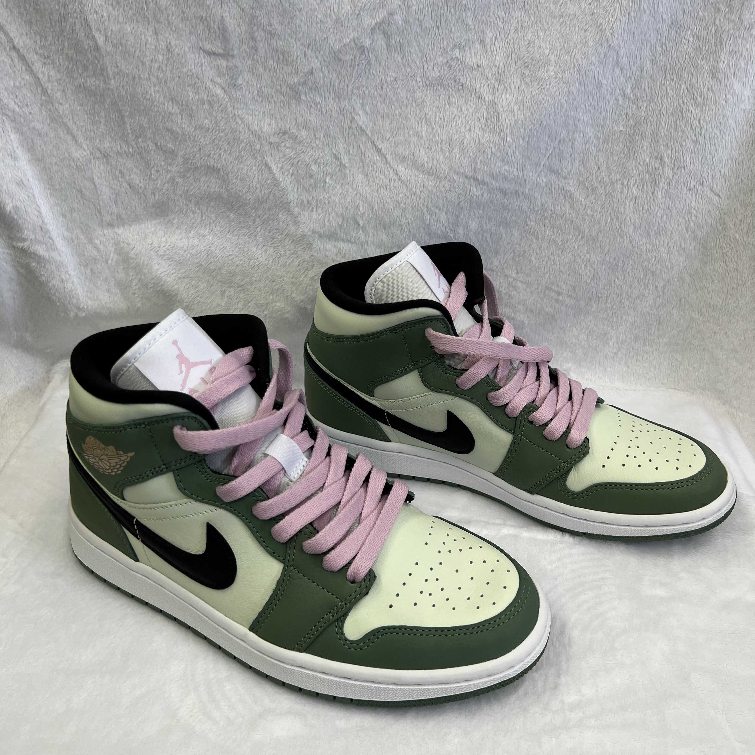 NIKE Women's AIR JORDAN 1 MID SE "DUTCH GREEN"
