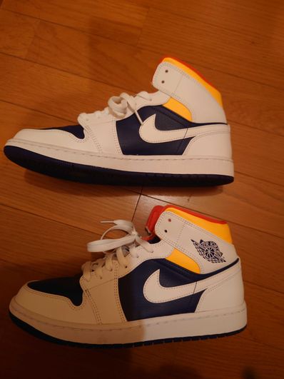 NIKE AIR JORDAN 1 MID "WHITE/NAVY/YELLOW"