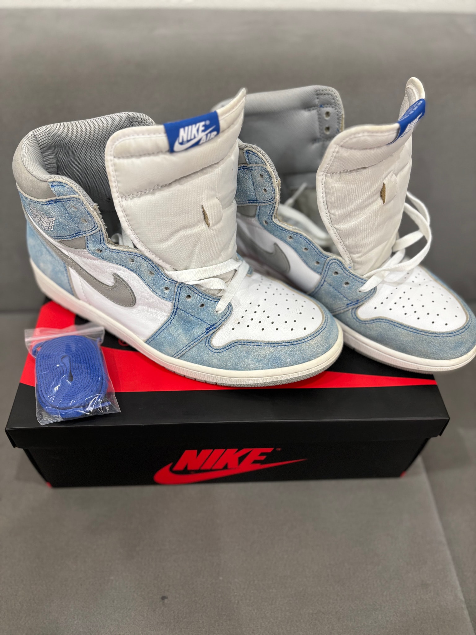 Nike Air Jordan 1 High OG "Hyper Royal"
