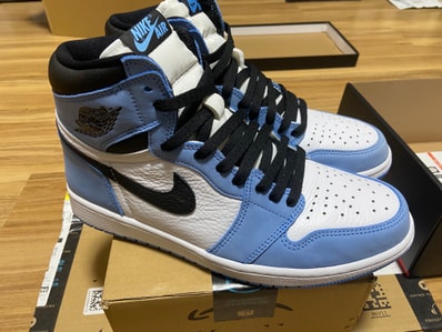 Nike Air Jordan 1 High OG "University Blue"