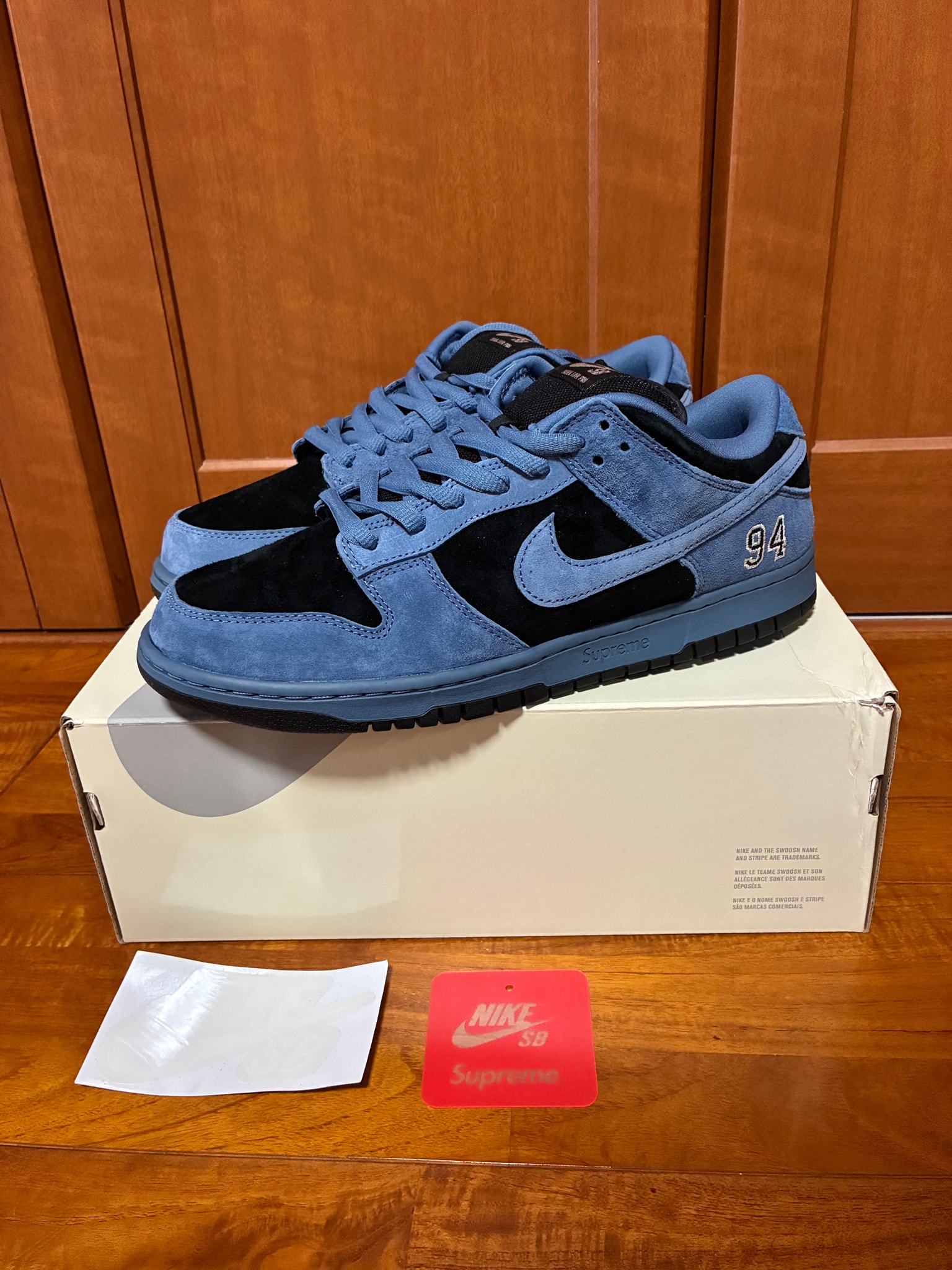 Supreme × Nike SB Dunk Low "Ocean Fog" (North America Exclusive) (25FW Week2)
