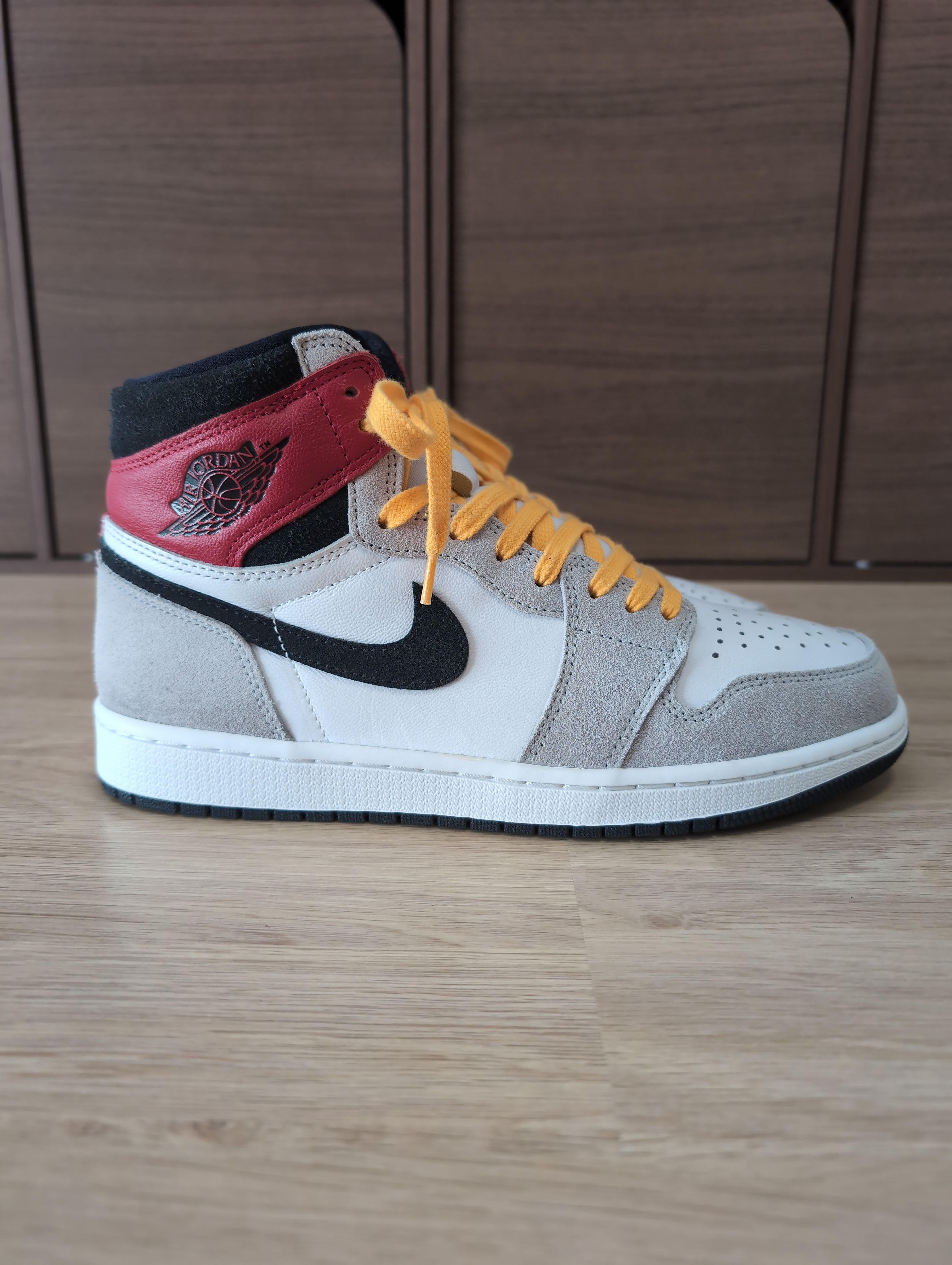 Nike Air Jordan 1 High OG "White/Black/Light Smoke Grey"