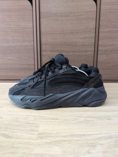 Adidas yeezy boost 700 v2 vanta hotsell