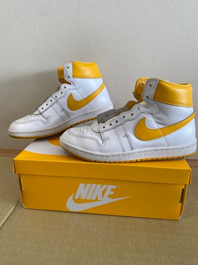 Nike Jordan Air Ship SP "University Gold"