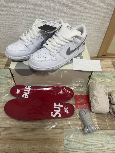 Supreme × Nike SB Dunk Low "White/Metallic Silver" (25FW Week2)