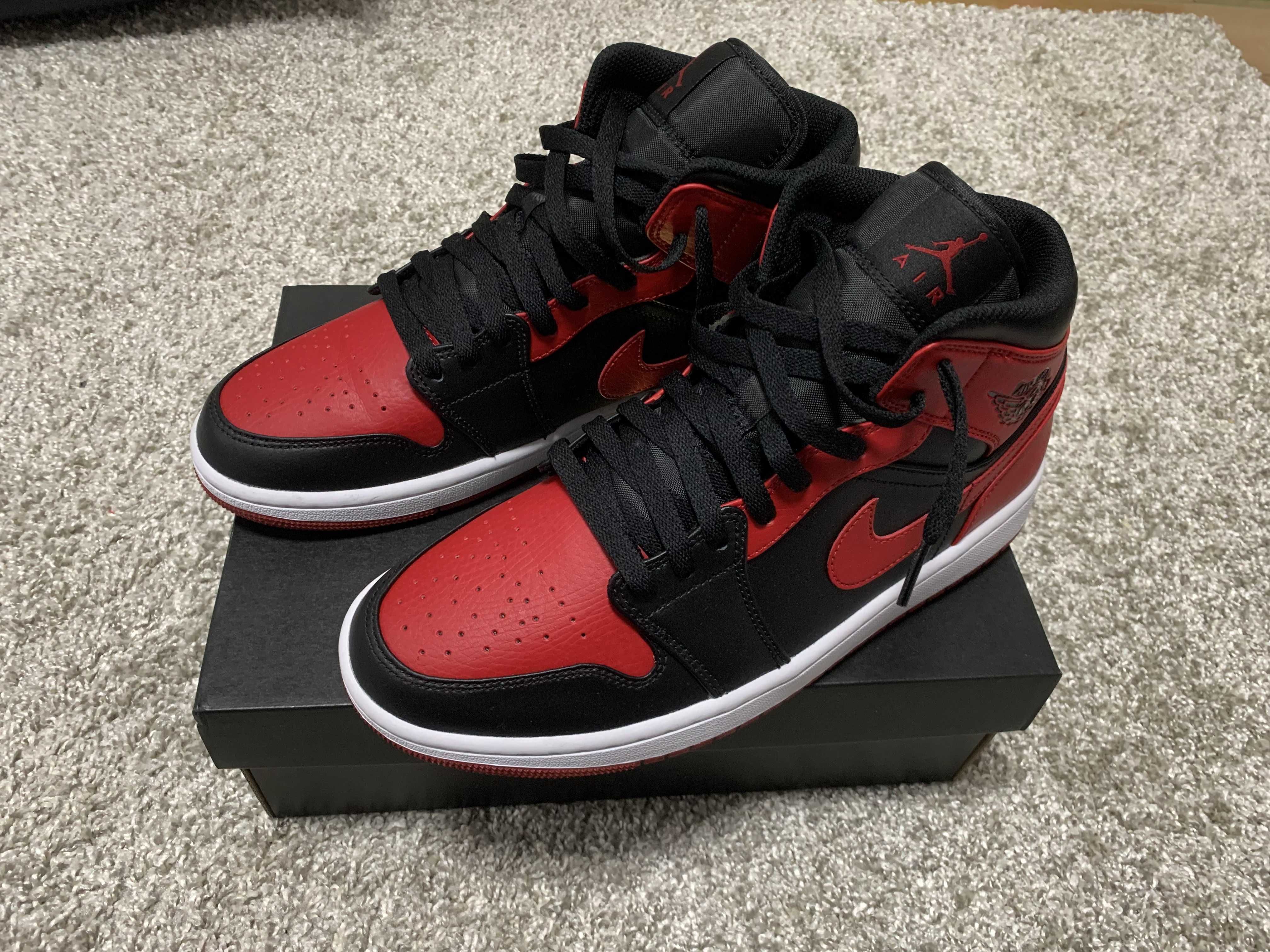 Nike Air Jordan 1 Mid "Bred"
