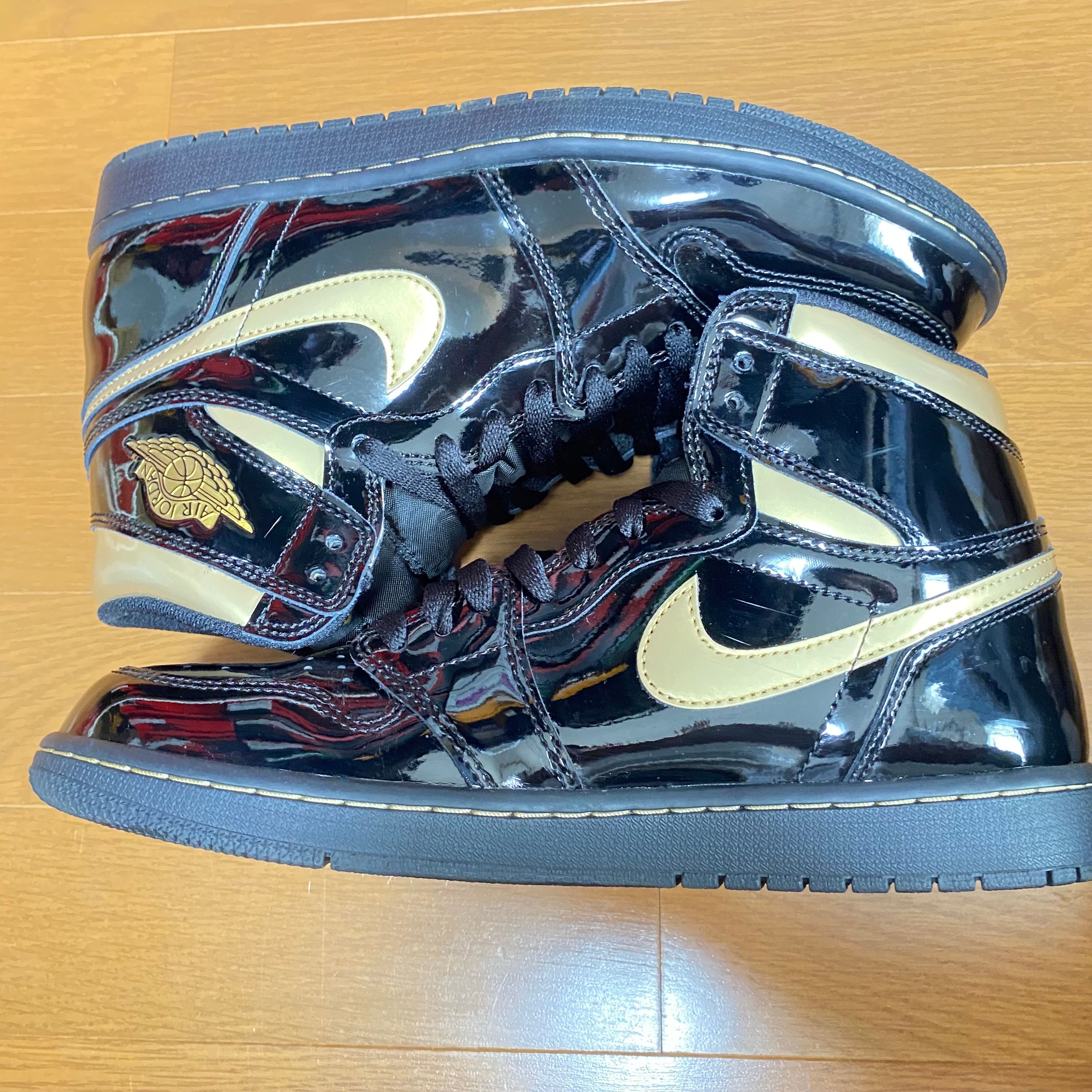 Nike Air Jordan 1 High OG "Black-Metalic Gold"