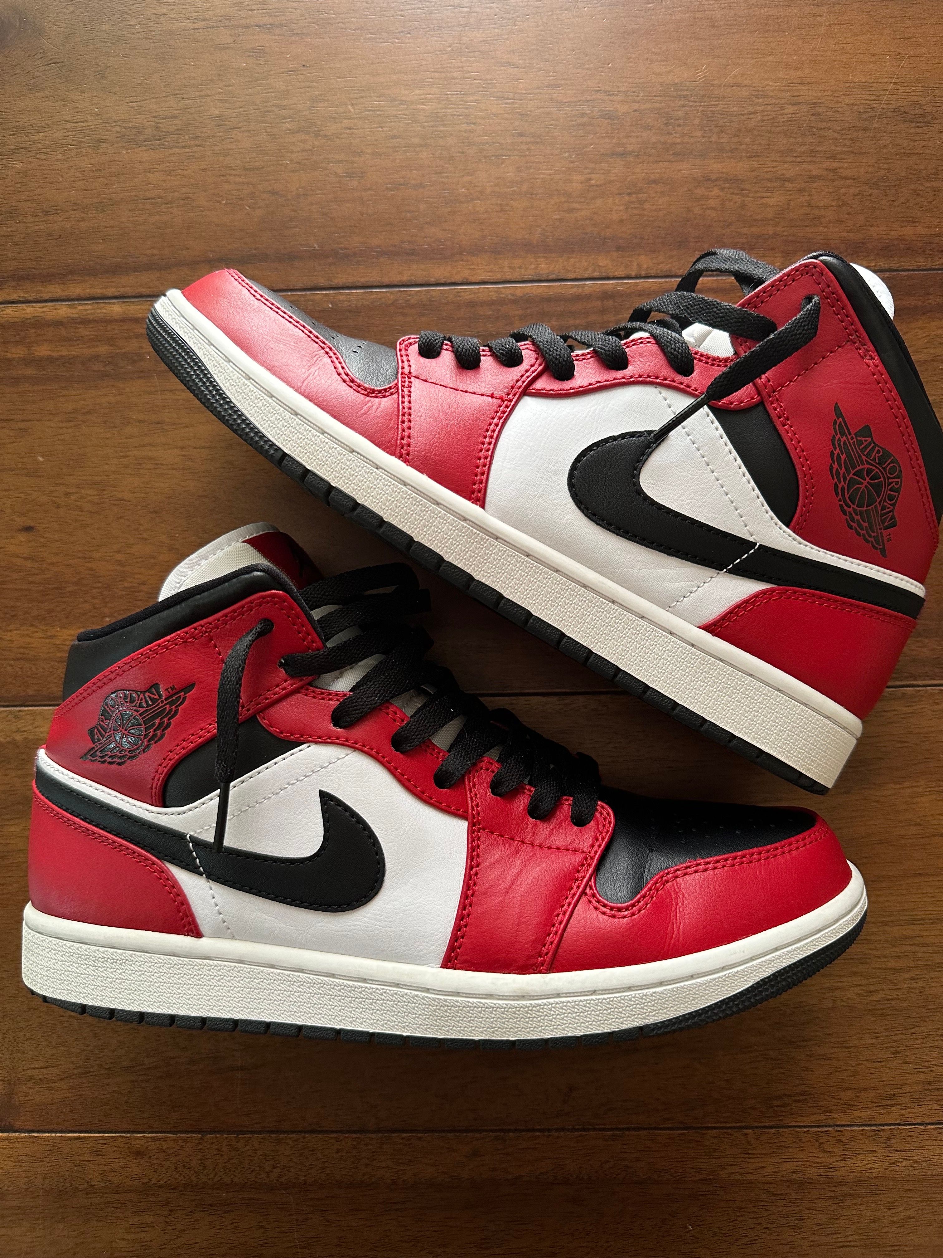 Nike Air Jordan 1 Mid "Chicago Black Toe"
