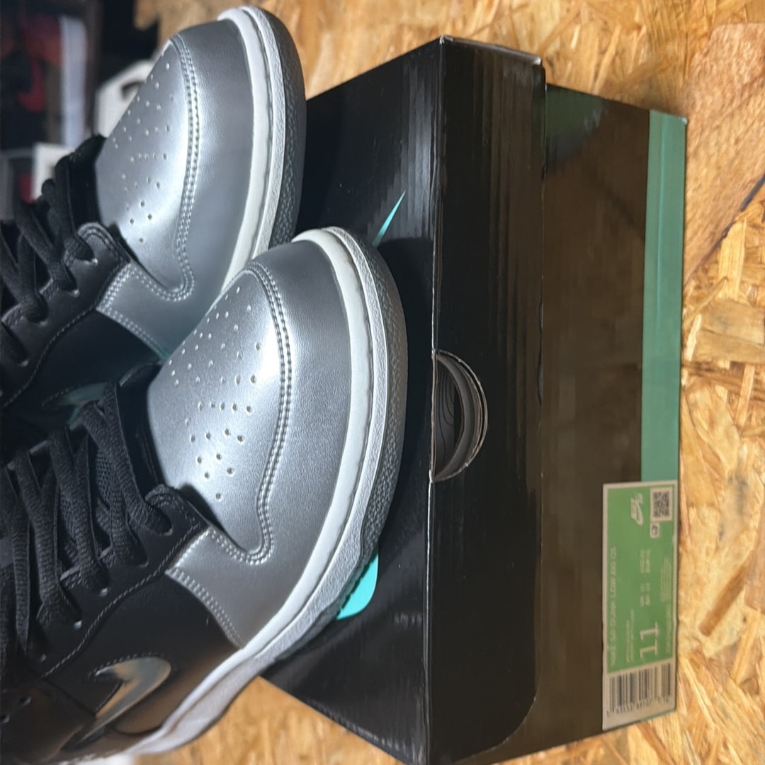 Supreme × Nike Dunk Low "Metallic Silver/Black"