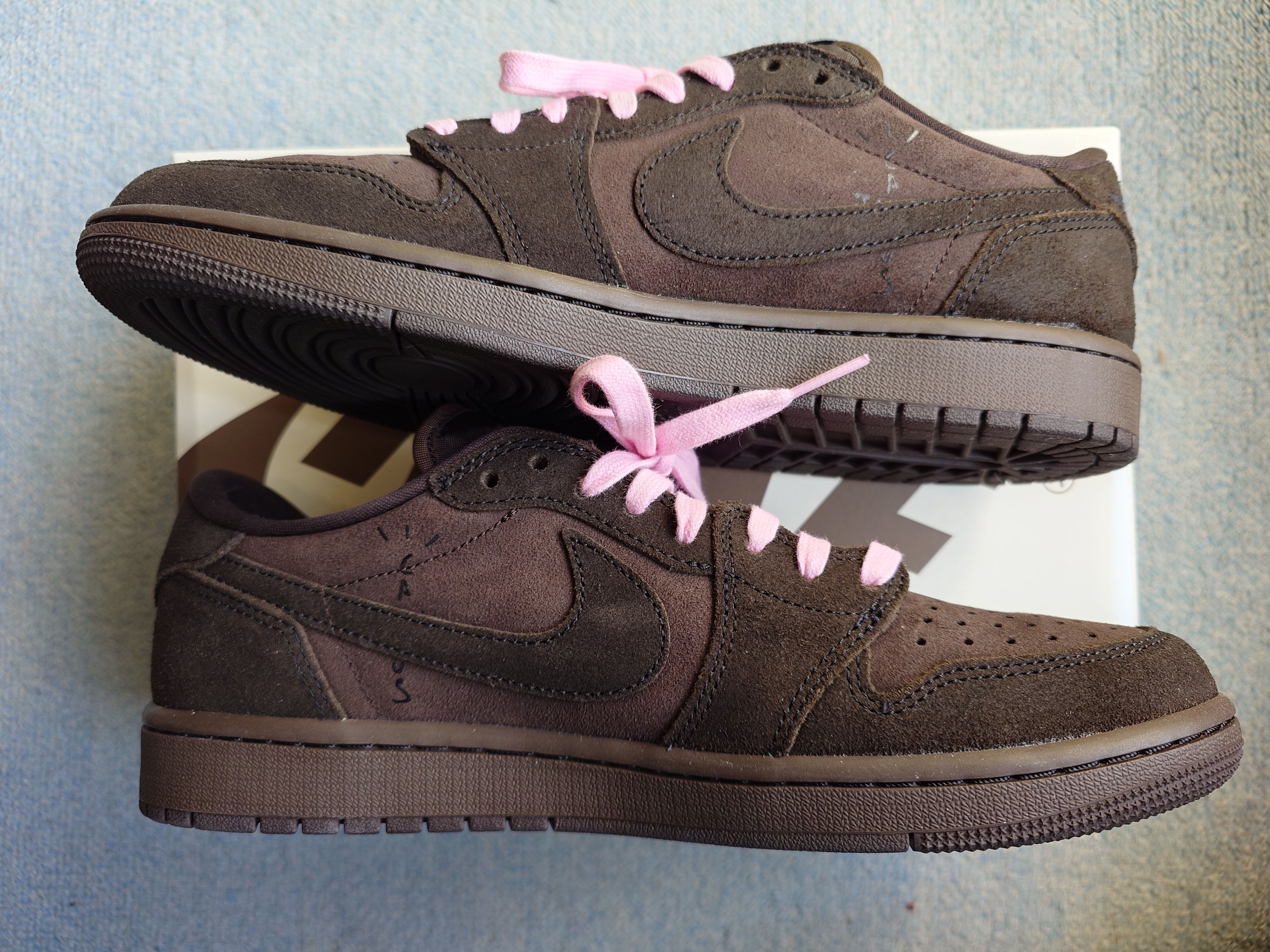 Travis Scott × Nike Air Jordan 1 Low OG SP "Velvet Brown and Dark Mocha"
