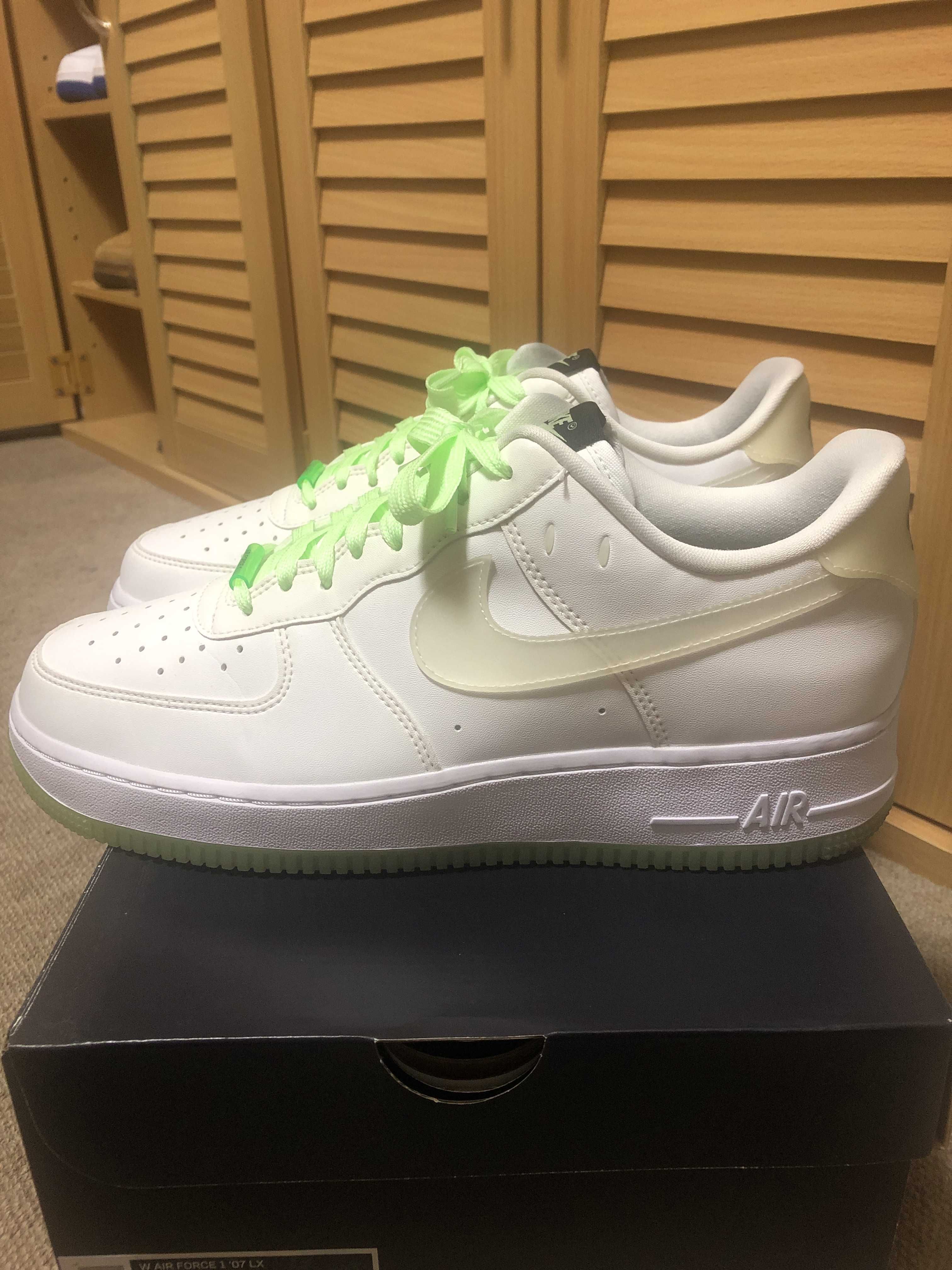 Nike Women's Air Force 1 Low '07 LX "White"