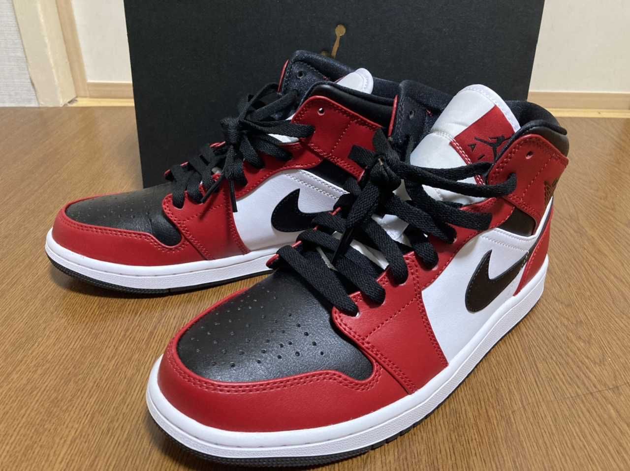 Nike Air Jordan 1 Mid "Chicago Black Toe"