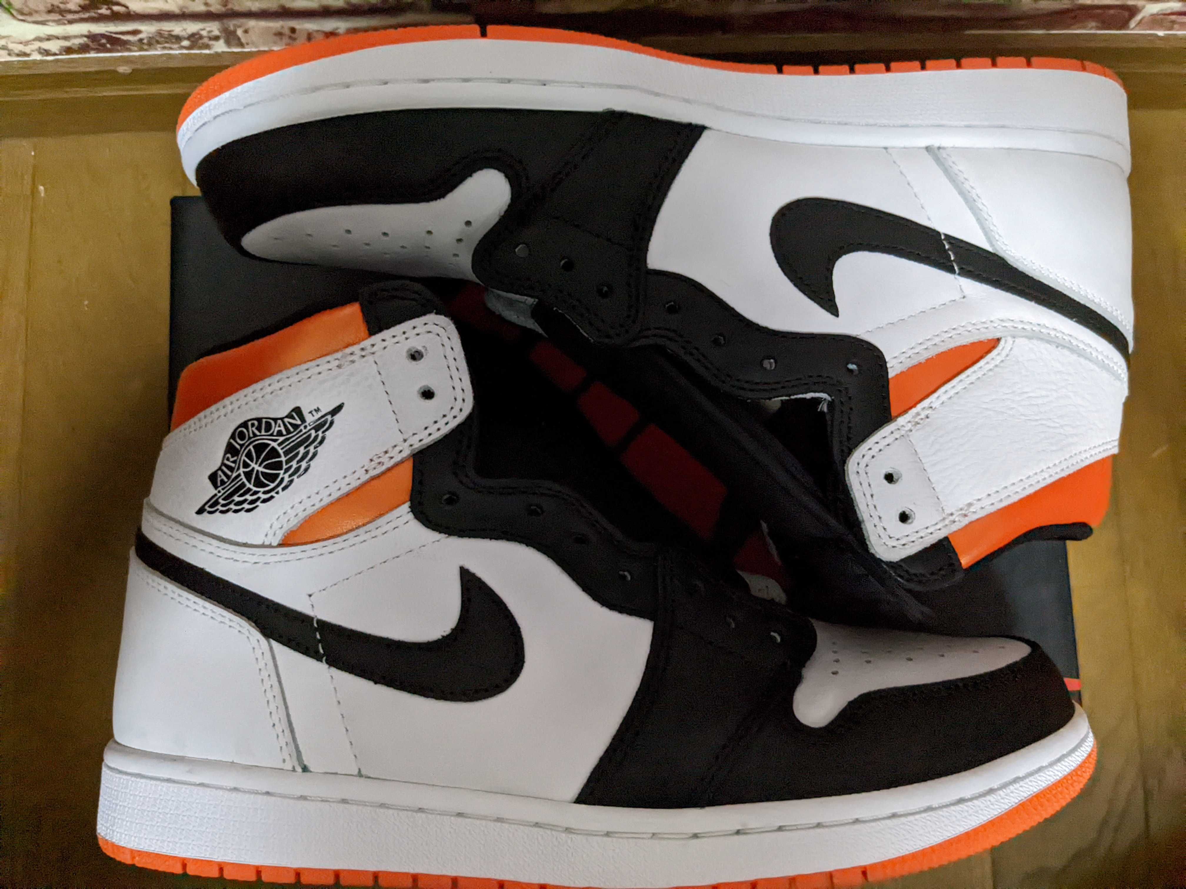 Nike Air Jordan 1 Retro High OG "Electro Orange"