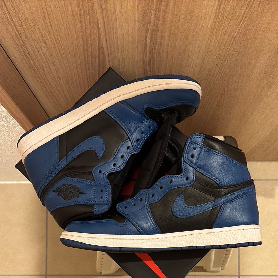 Nike Air Jordan 1 Retro High OG "Dark Marina Blue"