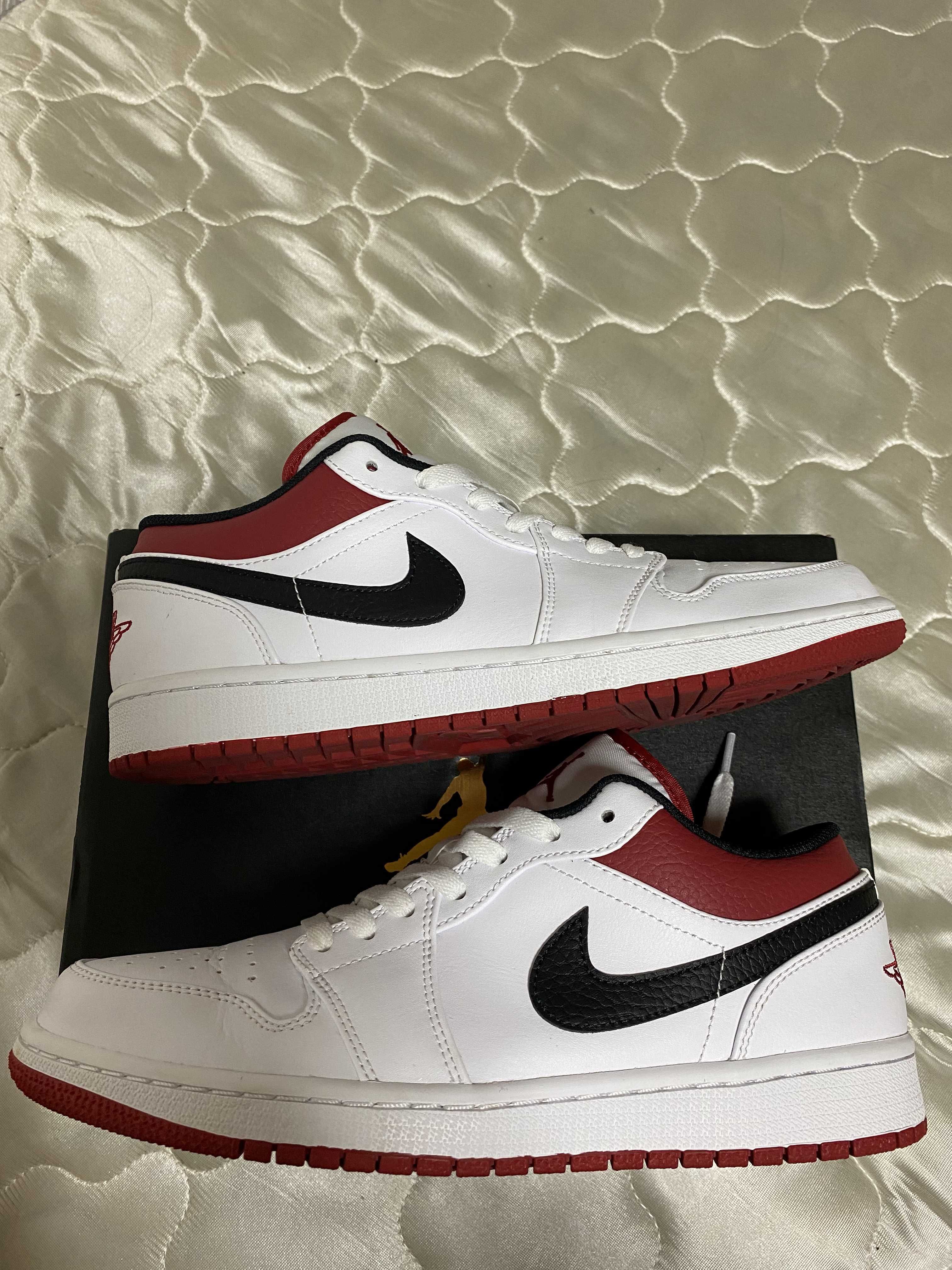 NIKE AIR JORDAN 1 LOW "WHITE/UNIVERSITY RED/BLACK"