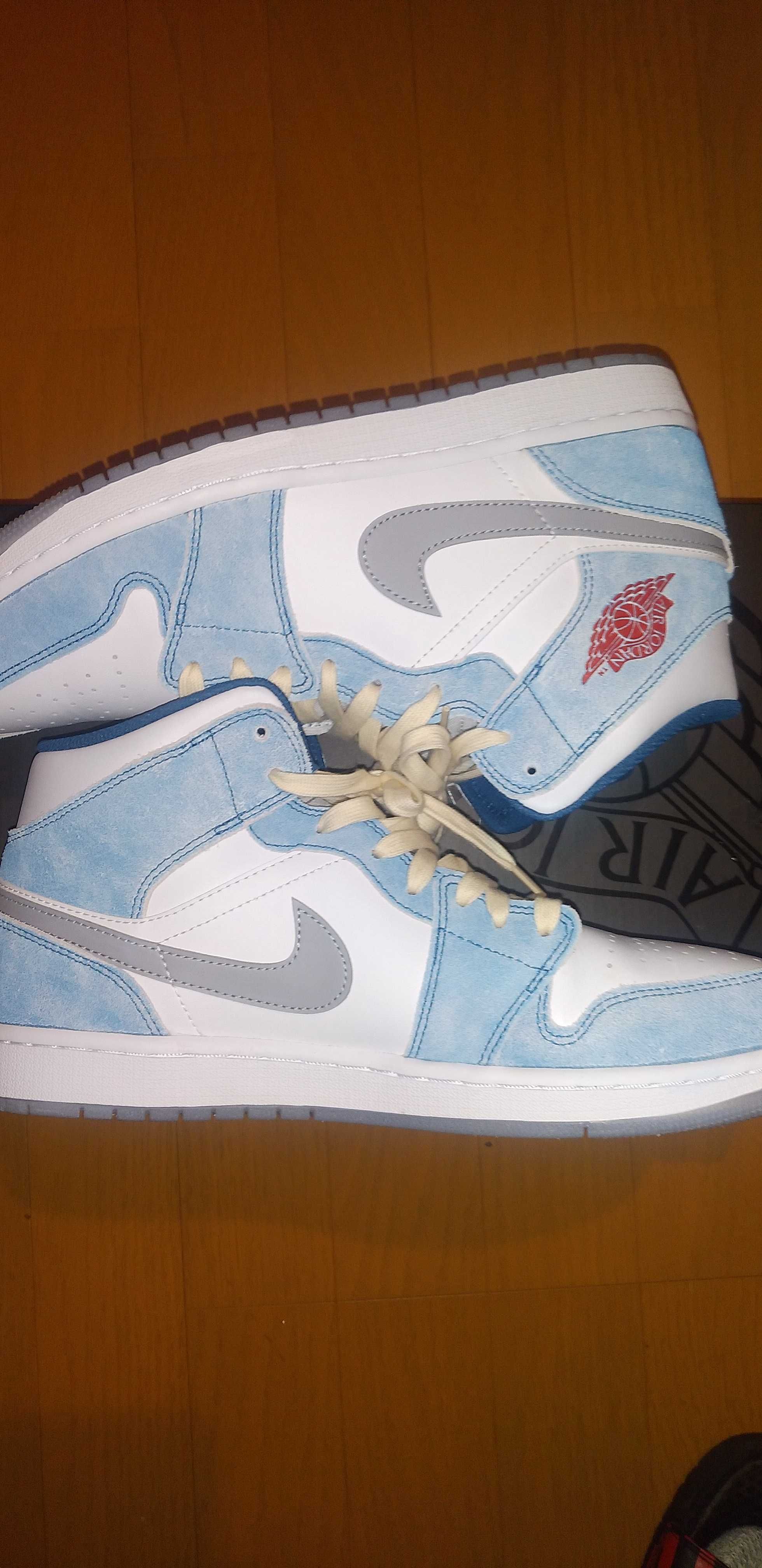 Nike Air Jordan 1 Mid SE "White/Hyper Royal/Red"