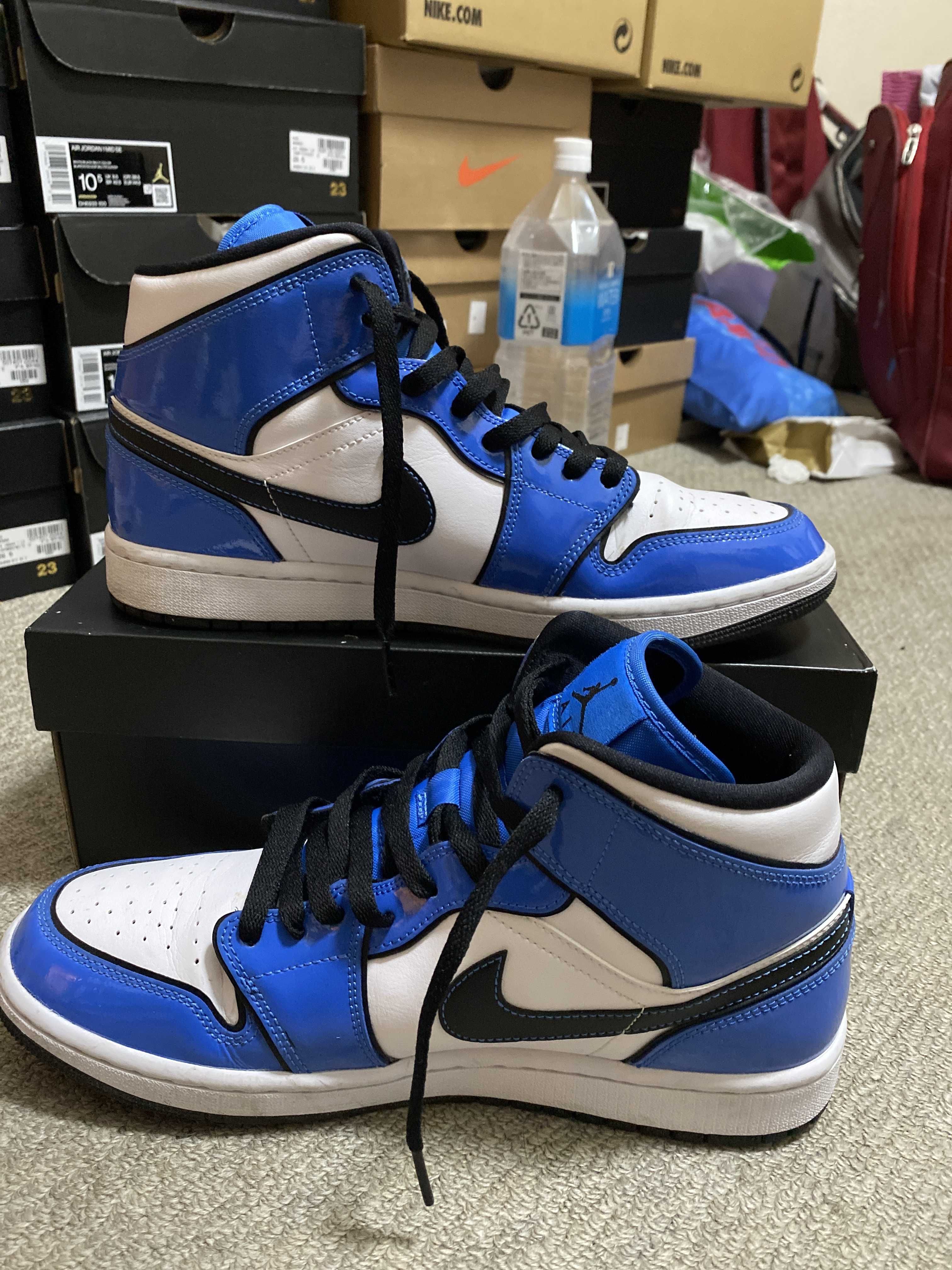 Nike Air Jordan 1 Mid SE "Signal Blue"
