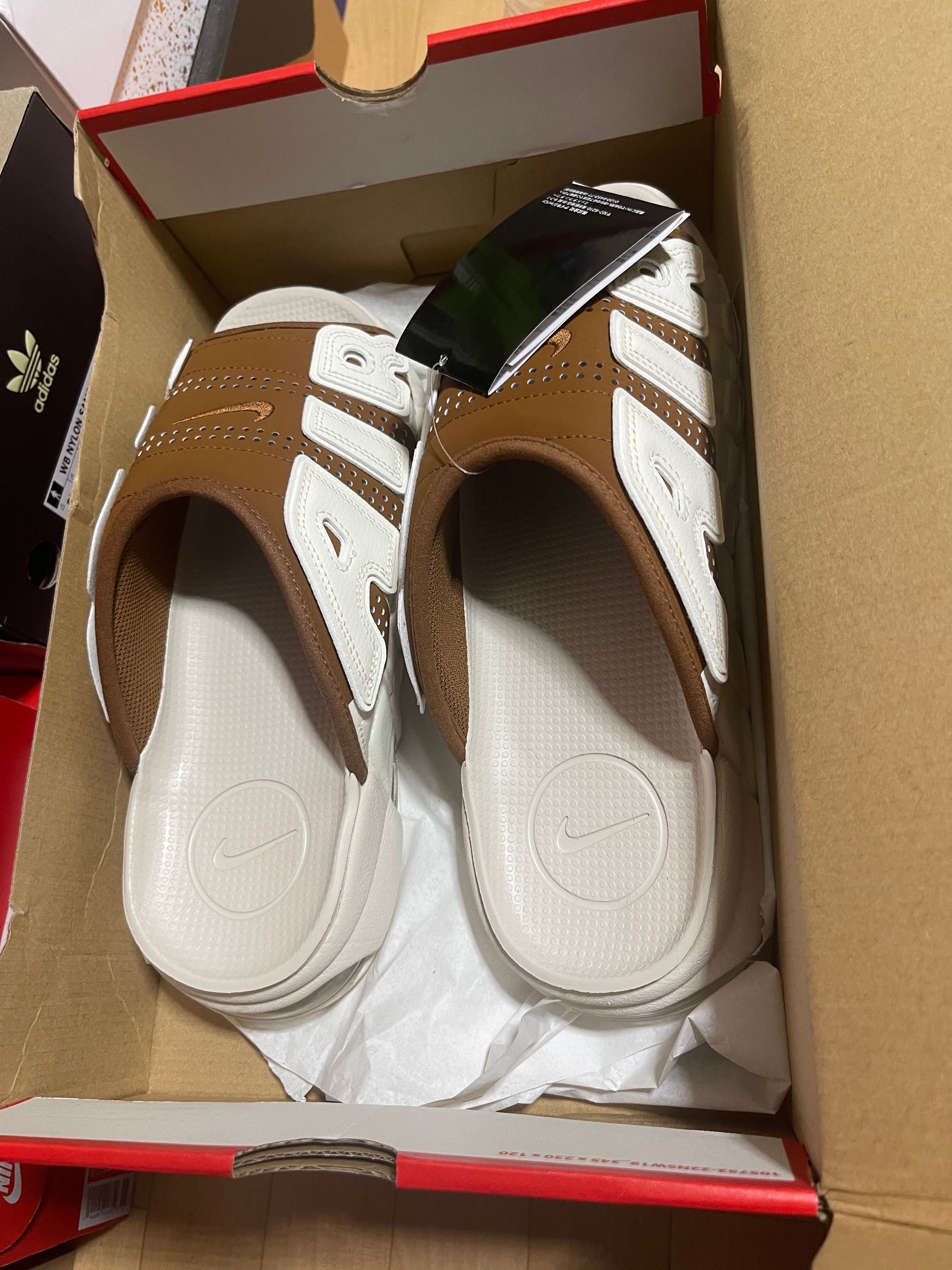 Nike Air More Uptempo Slide "Sail/Brown" (FQ8700-200/FQ8699-200)