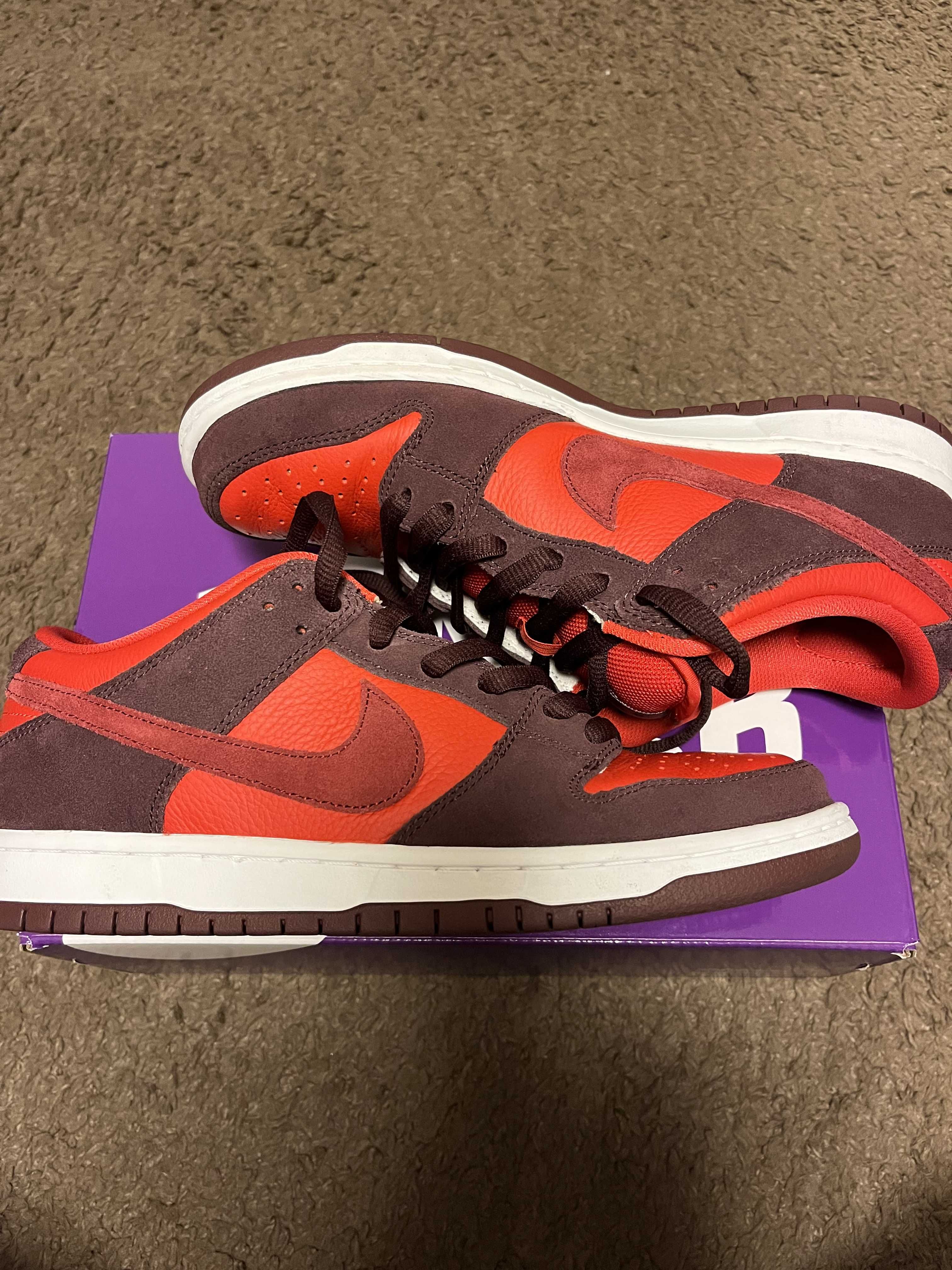 Nike SB Dunk Low "Cherry"