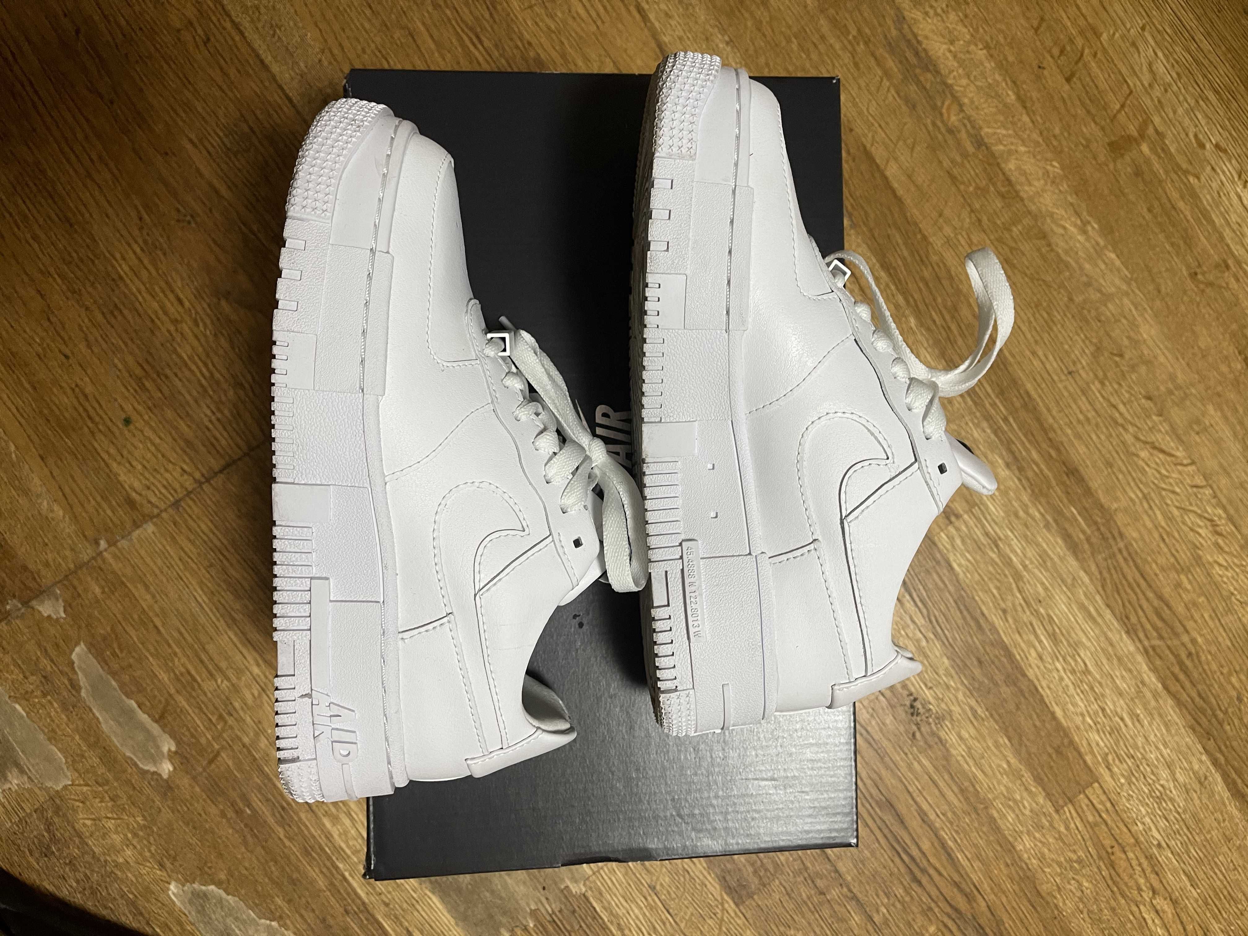 Nike Women's Air Force 1 Low Pixel "White"