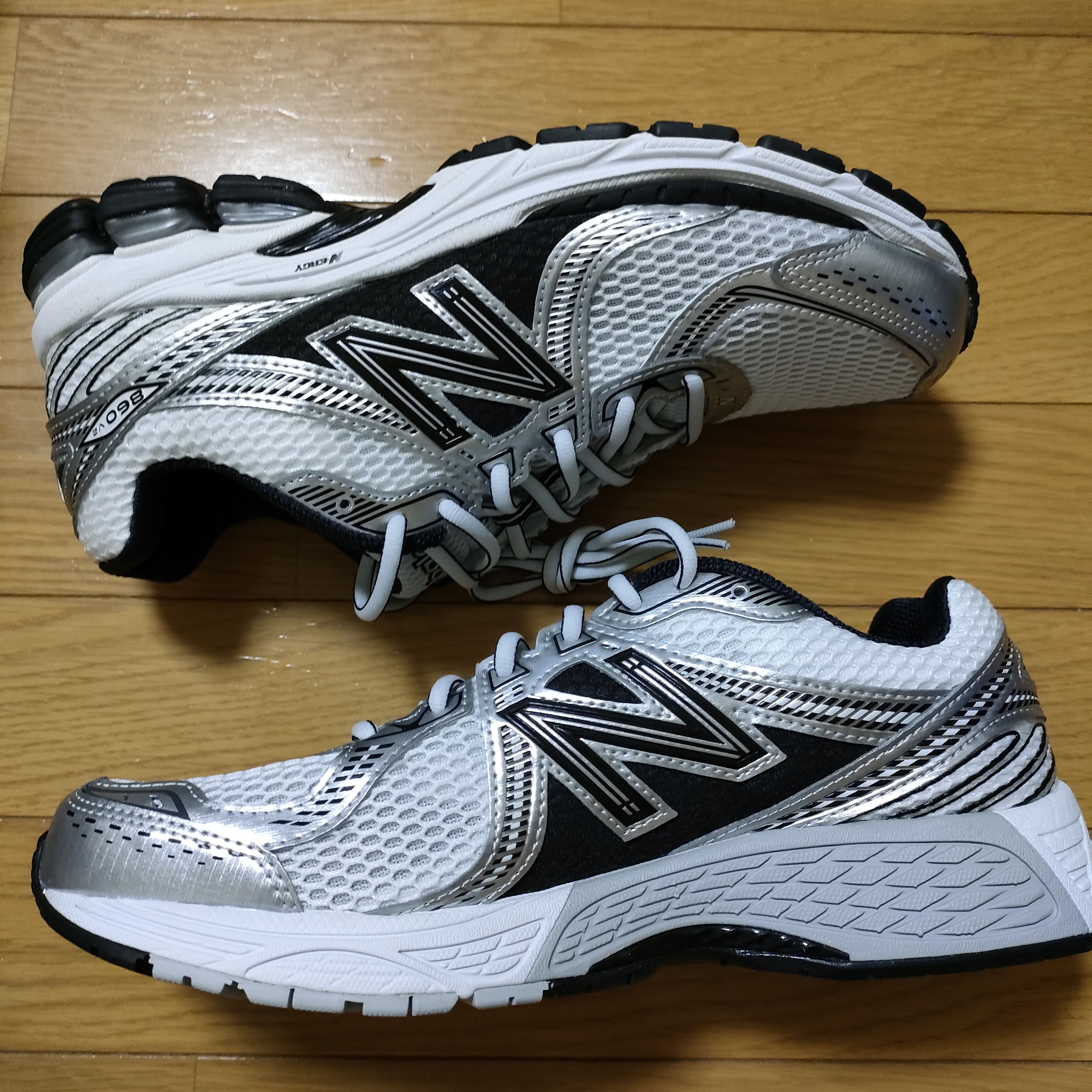 New Balance 860V2 "Silver"