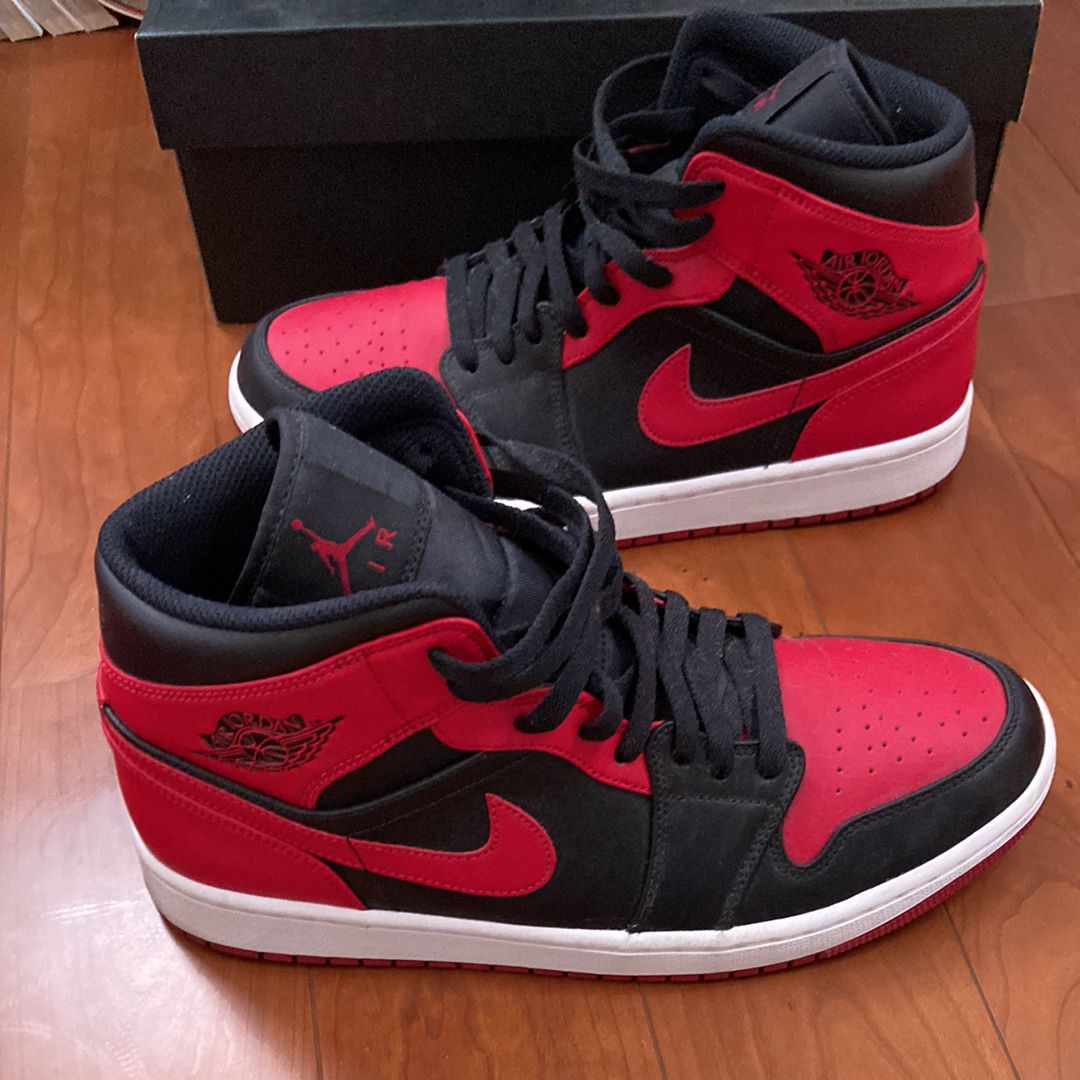 Nike Air Jordan 1 Mid "Bred"
