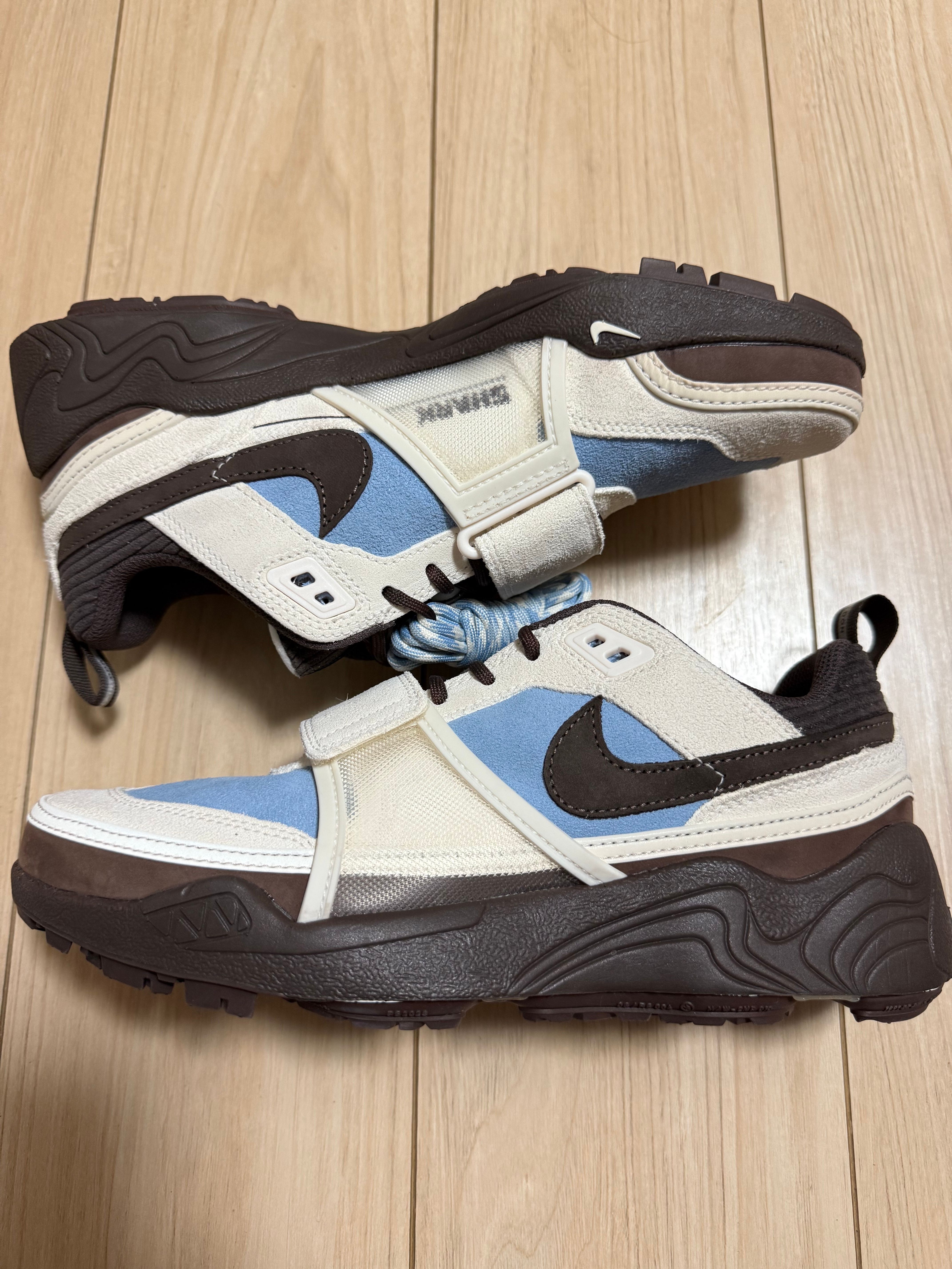 Travis Scott × Nike Zoom Field Jaxx "Pale Ivory and Leche Blue"