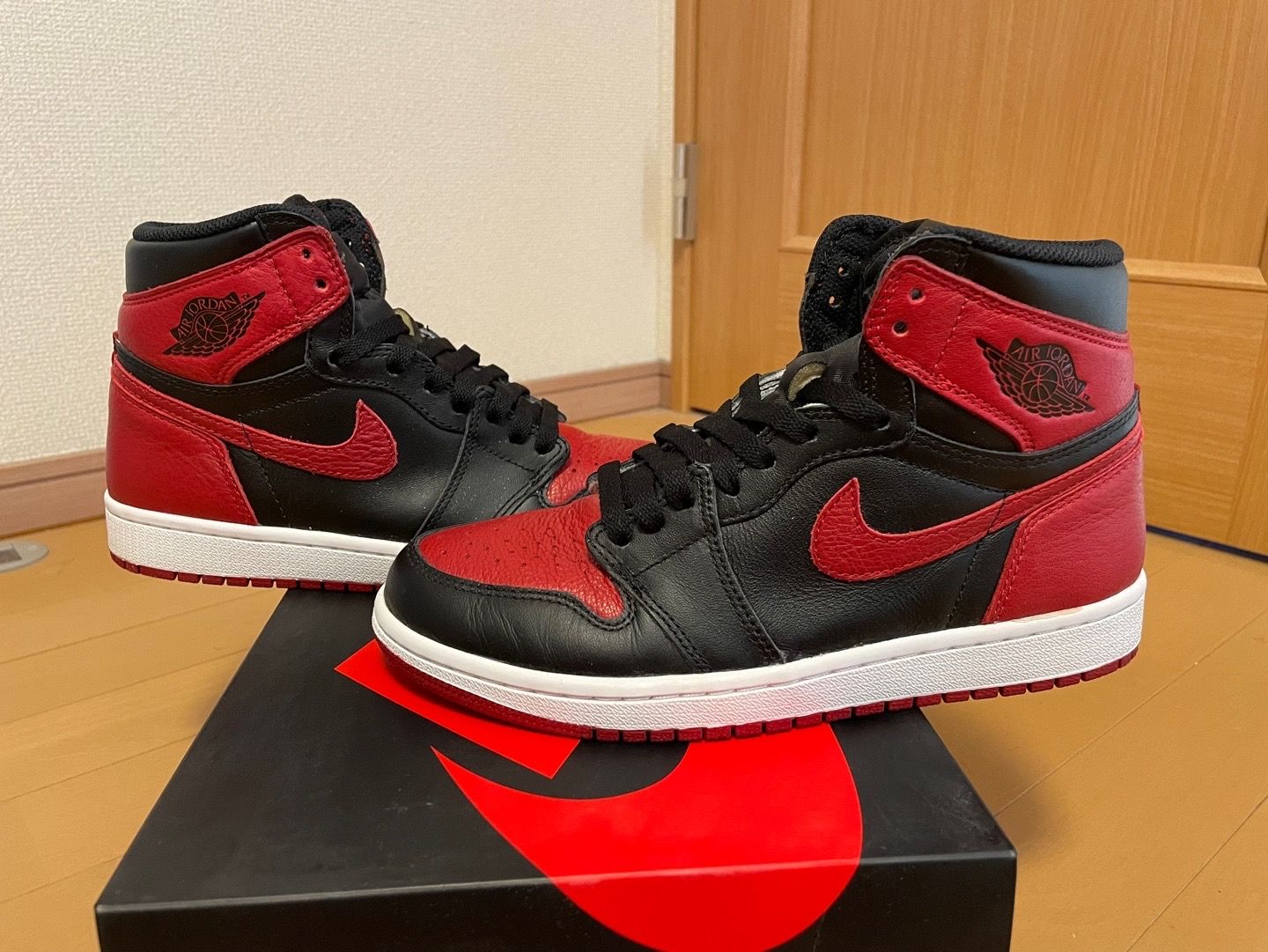 Nike Air Jordan 1 Retro High OG "Bred/Banned" (2016)