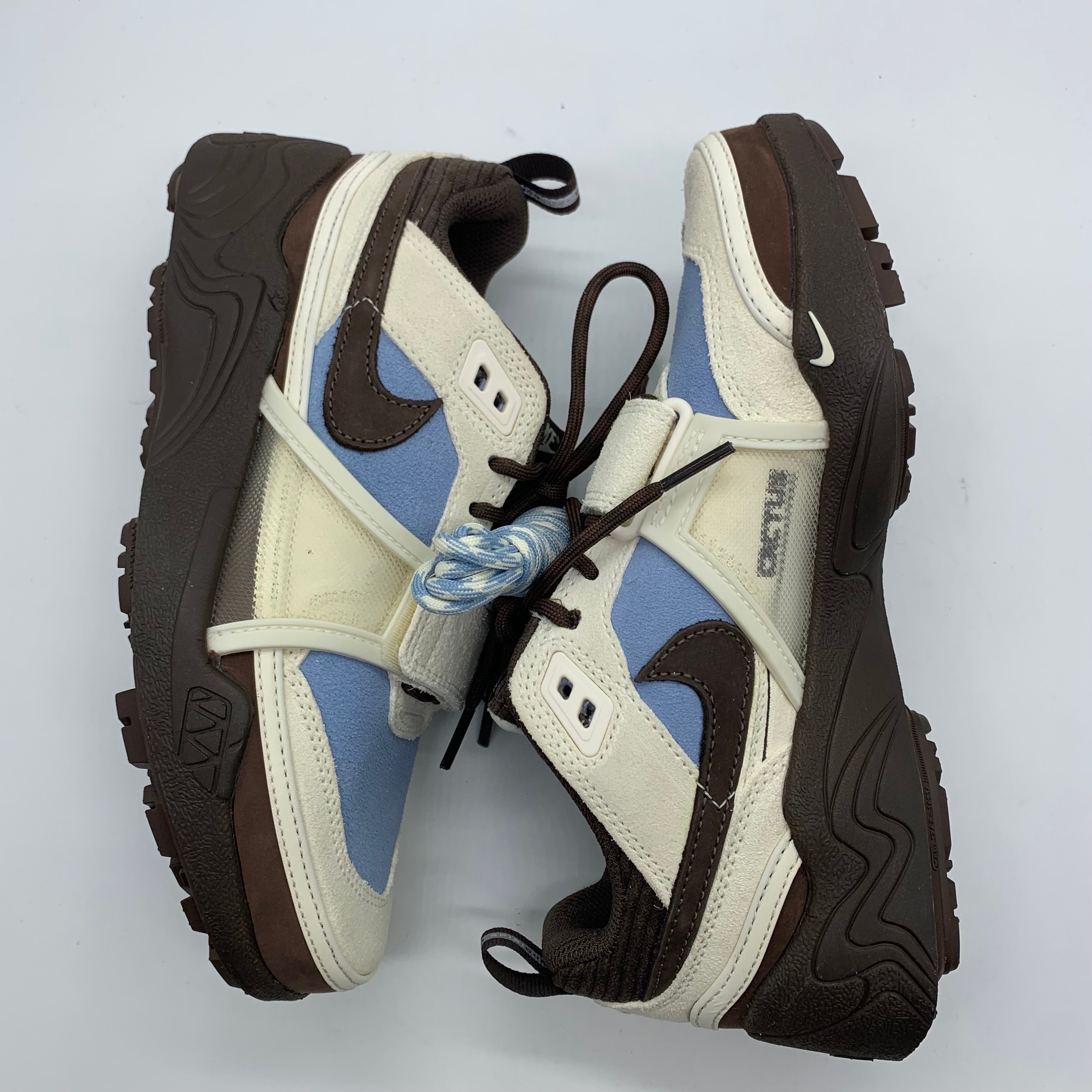 Travis Scott × Nike Zoom Field Jaxx "Pale Ivory and Leche Blue"