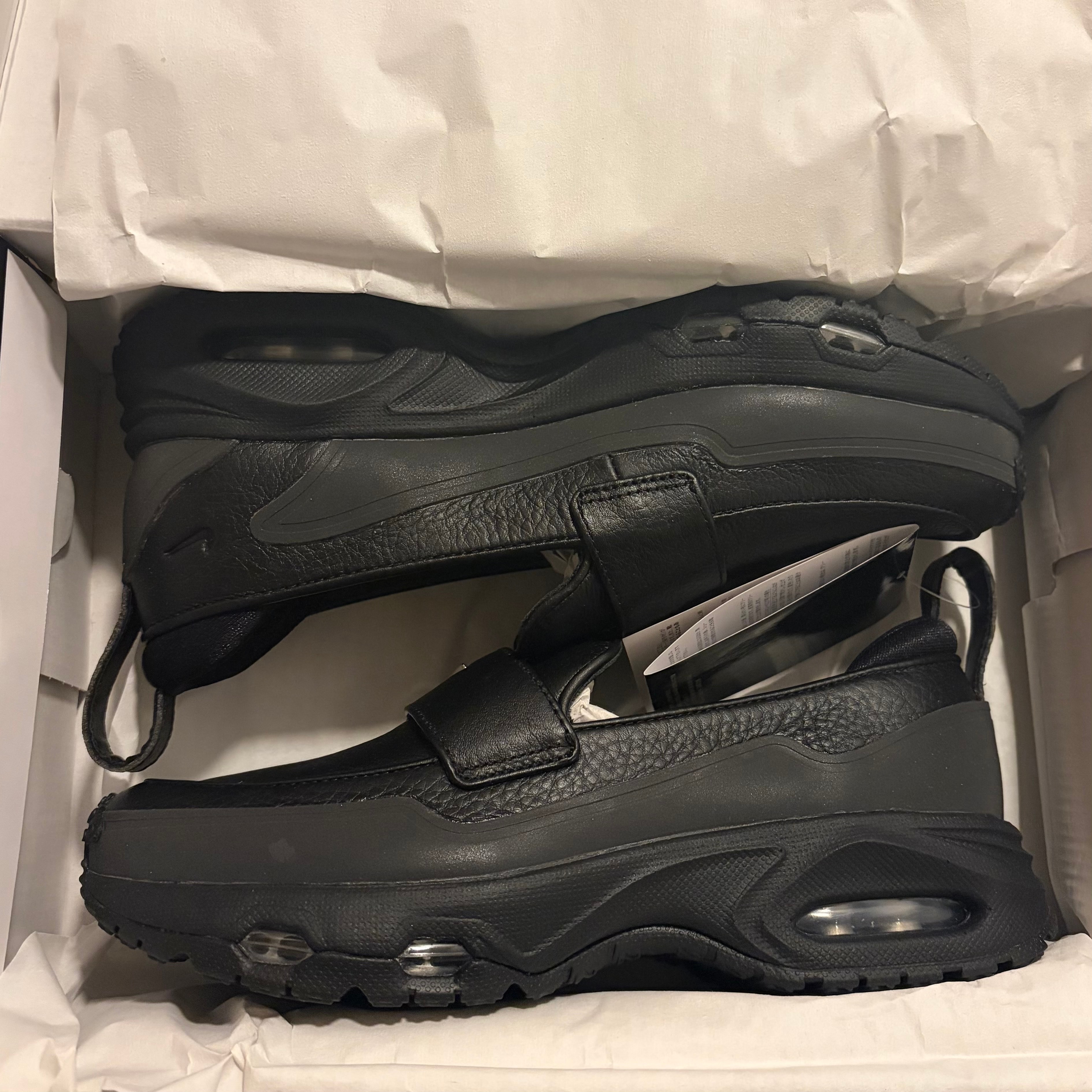 セリーナ ウィリアムズ デザインクルー × ナイキ ウィメンズ エアマックス フェノメナ "ブラック/メタリックシルバー"