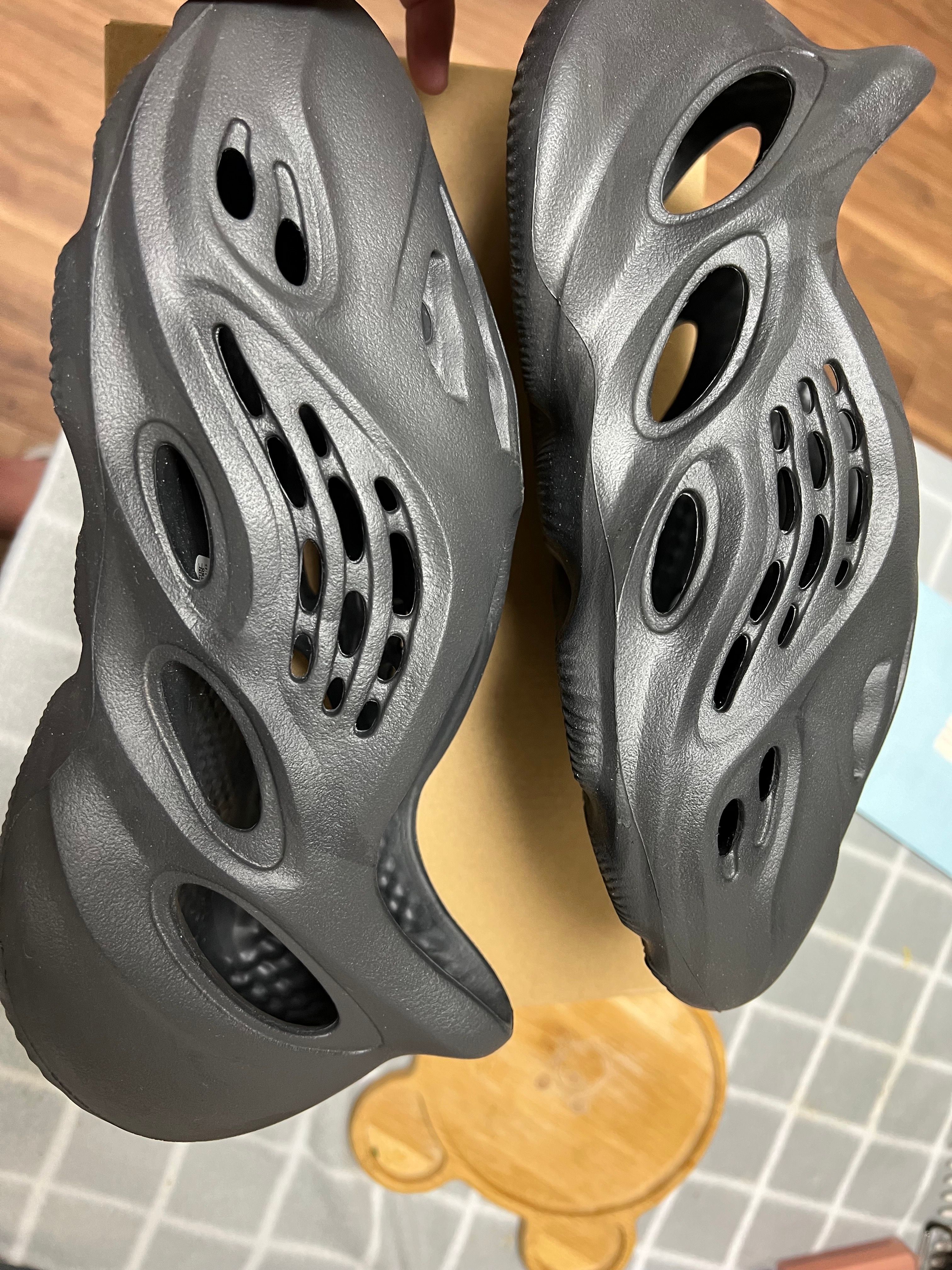 adidas YEEZY Foam Runner "Onyx"