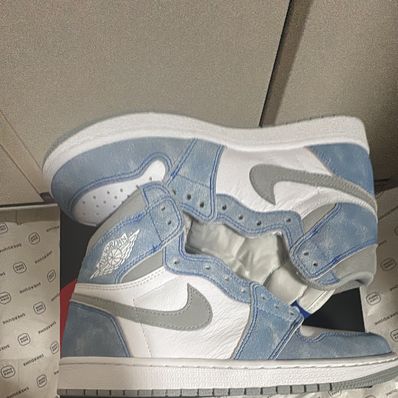 Nike Air Jordan 1 High OG "Hyper Royal"