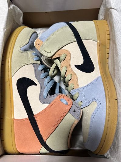 Nike SB Dunk High "Easter Spectrum"