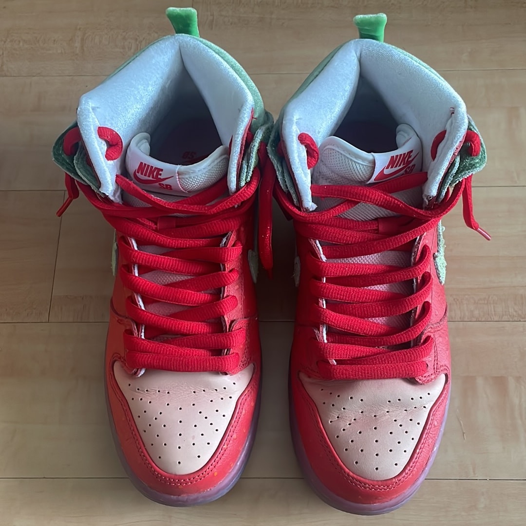 Nike SB Dunk High "Strawberry Cough"