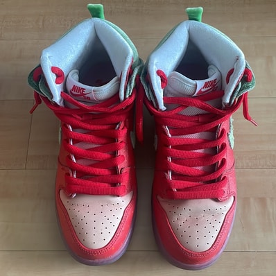 Nike SB Dunk High "Strawberry Cough"