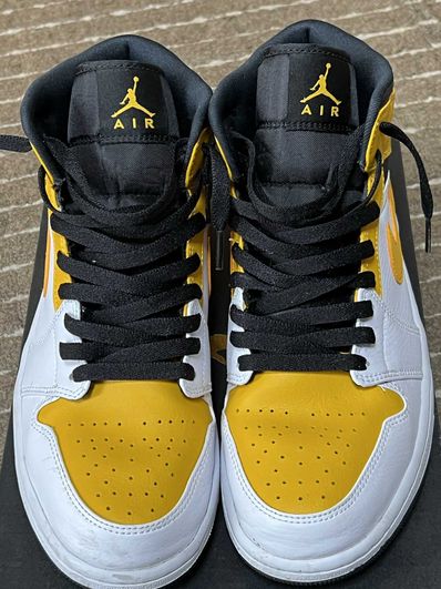 Nike Air Jordan 1 Mid "University Gold"