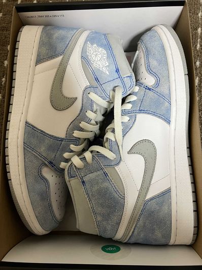 Nike Air Jordan 1 High OG "Hyper Royal"
