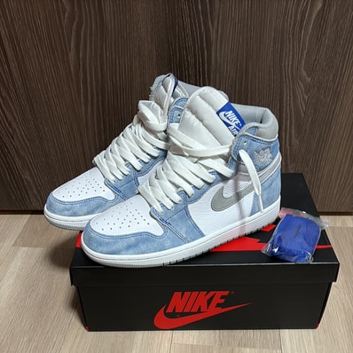 Nike Air Jordan 1 High OG "Hyper Royal"