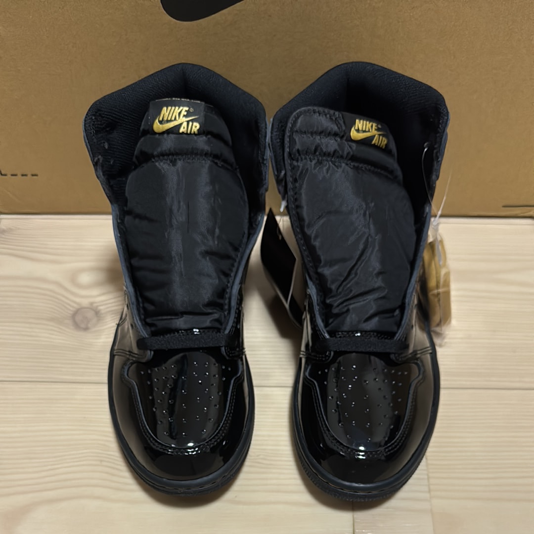 Nike Air Jordan 1 High OG "Black-Metalic Gold"