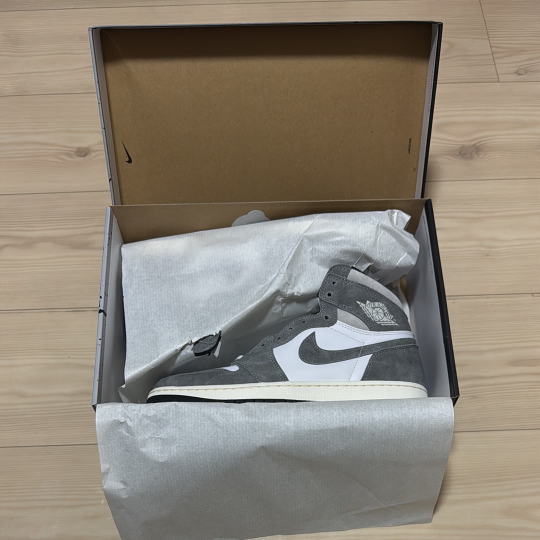 Nike Air Jordan 1 Retro High OG "Black and Smoke Grey"