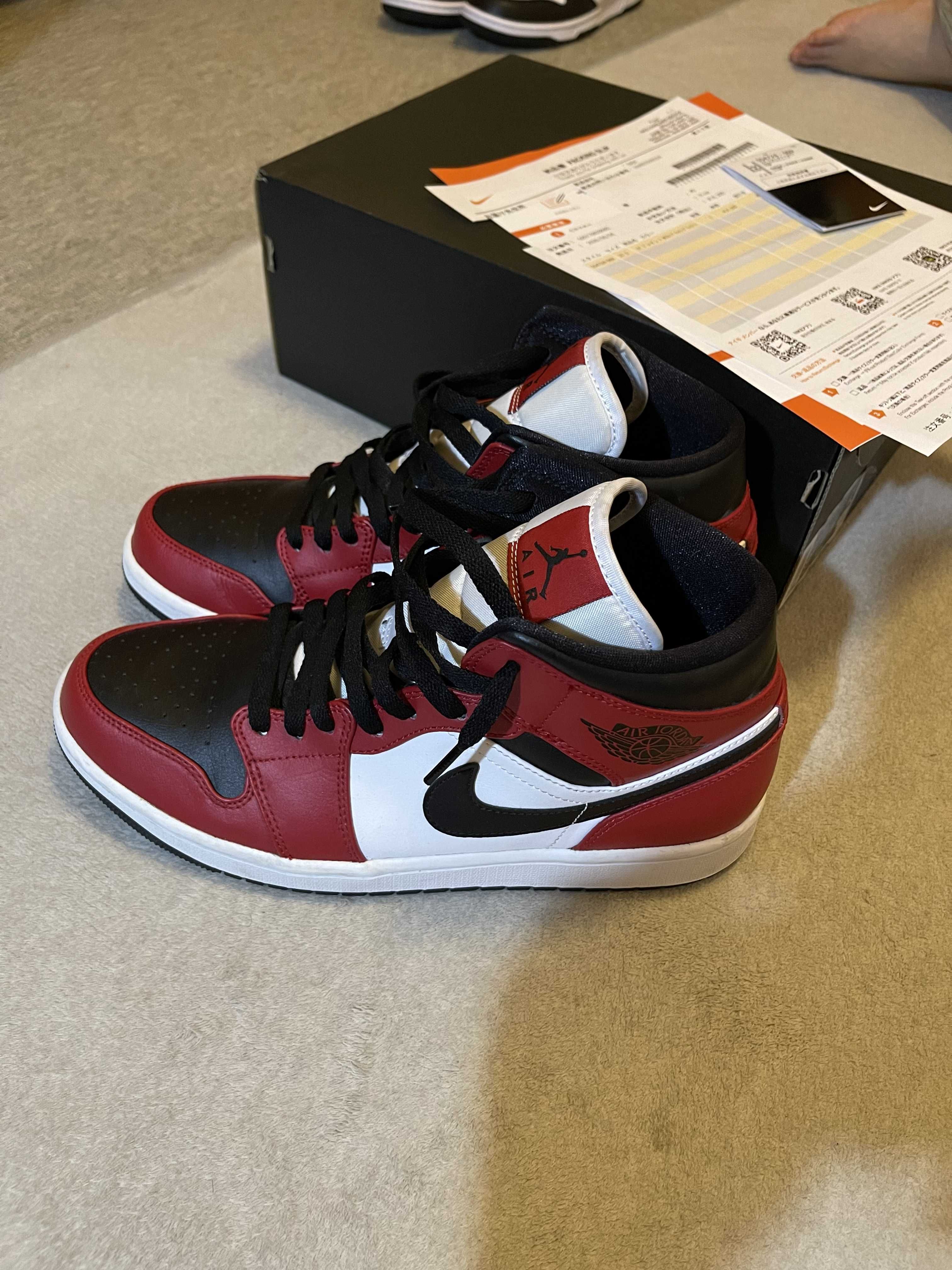 Nike Air Jordan 1 Mid "Chicago Black Toe"