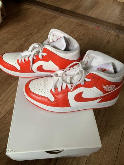 NIKE WMNS AIR JORDAN 1 MID