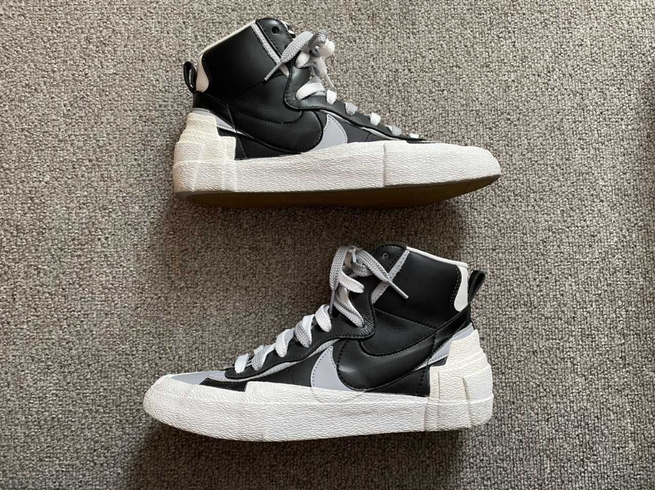 sacai × NIKE BLAZER MID "BLACK/WOLF GREY/WHITE"