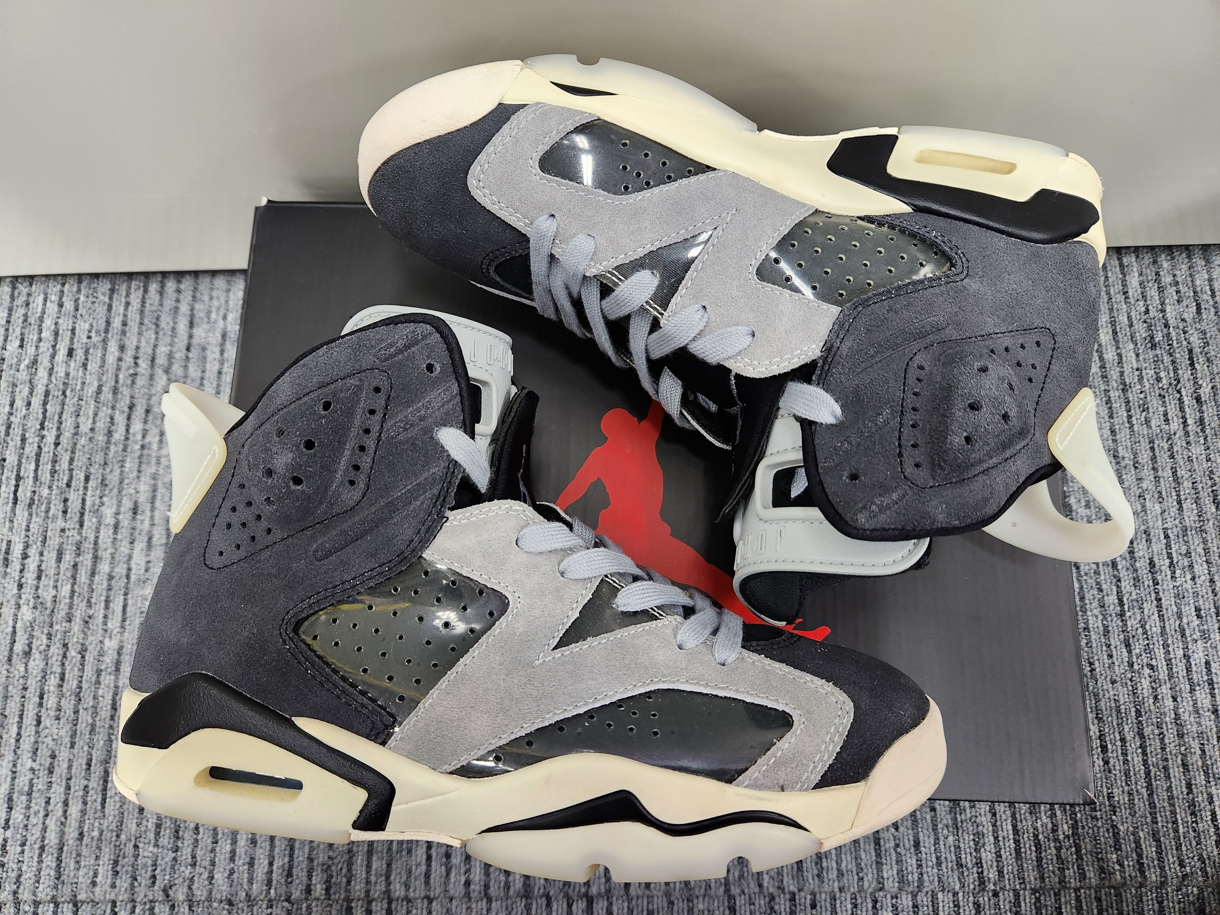 NIike Women's Air Jordan 6 "Smoke Grey"