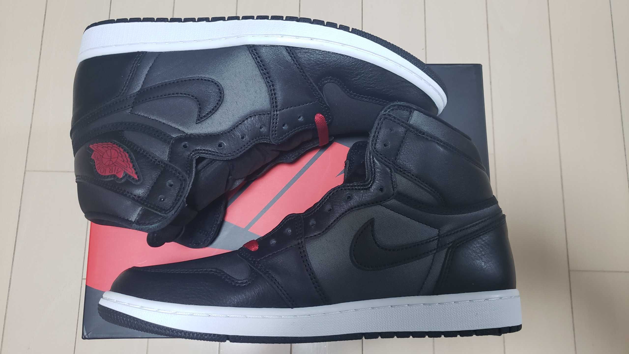 Nike Air Jordan 1 Retro High OG "Black/Metallic Silver/Gym Red"
