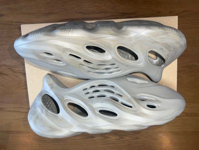 adidas YEEZY Foam Runner "Stone Sage"