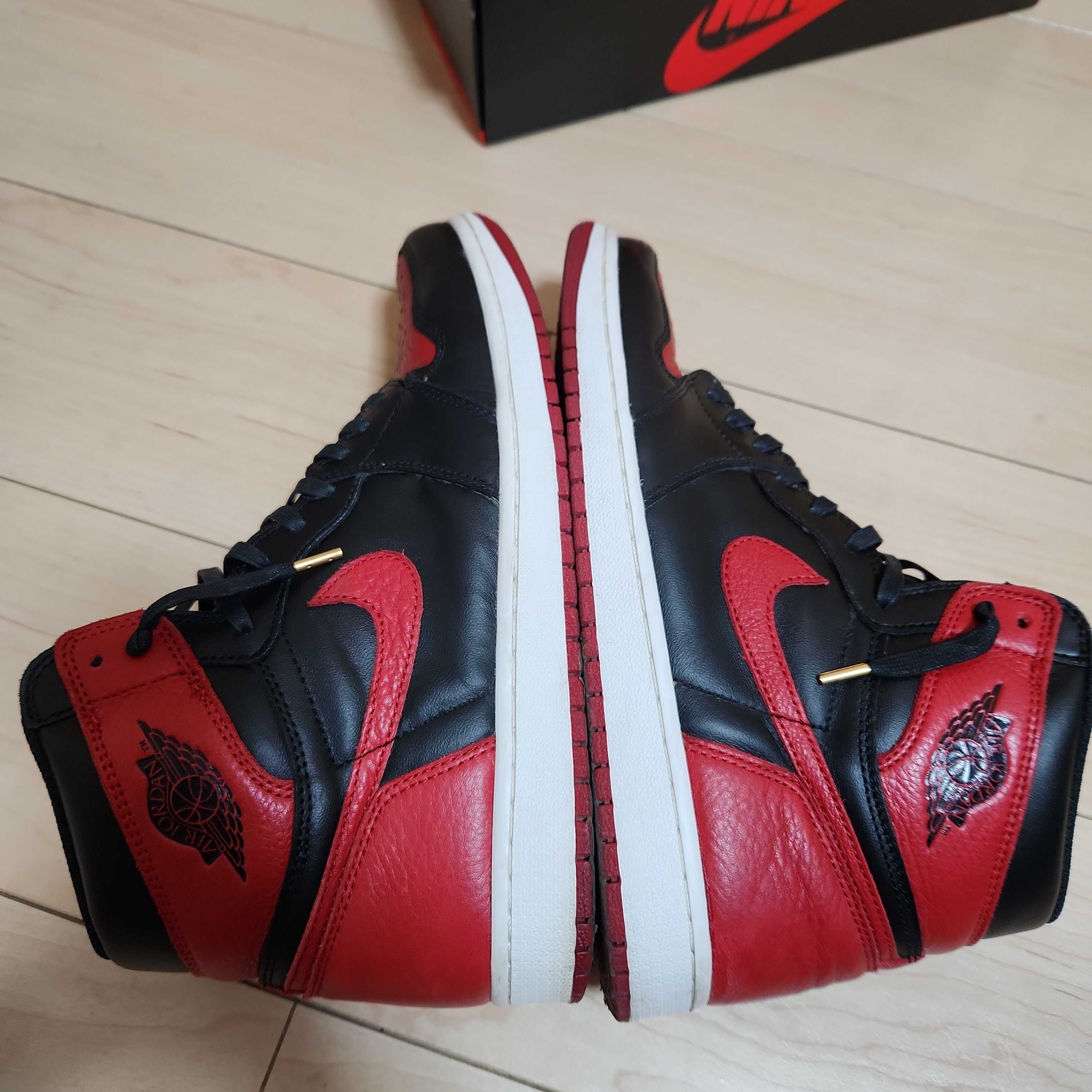 Nike Air Jordan 1 Retro High OG "Bred/Banned" (2016)