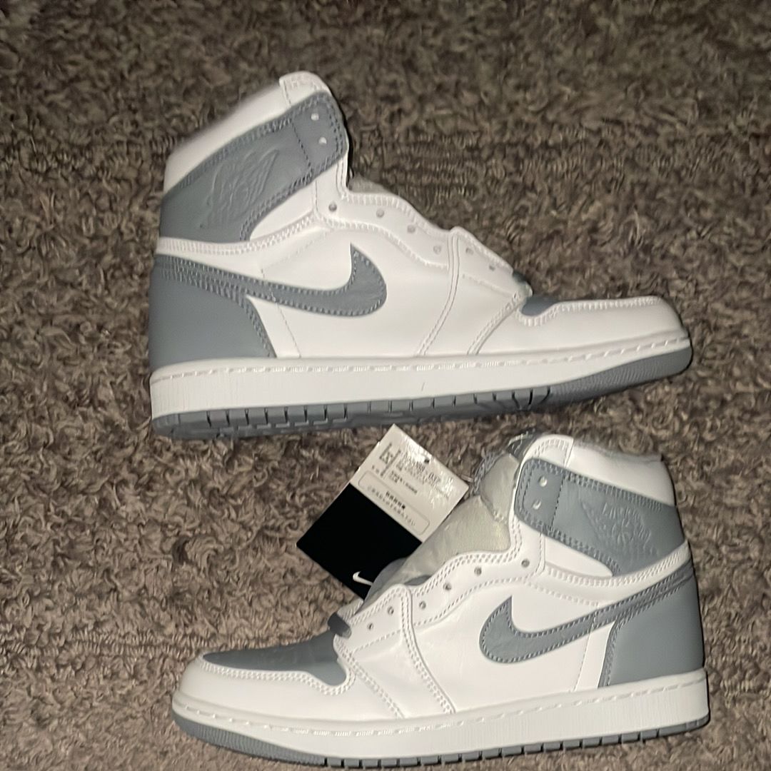Nike Air Jordan 1 High OG "Stealth"