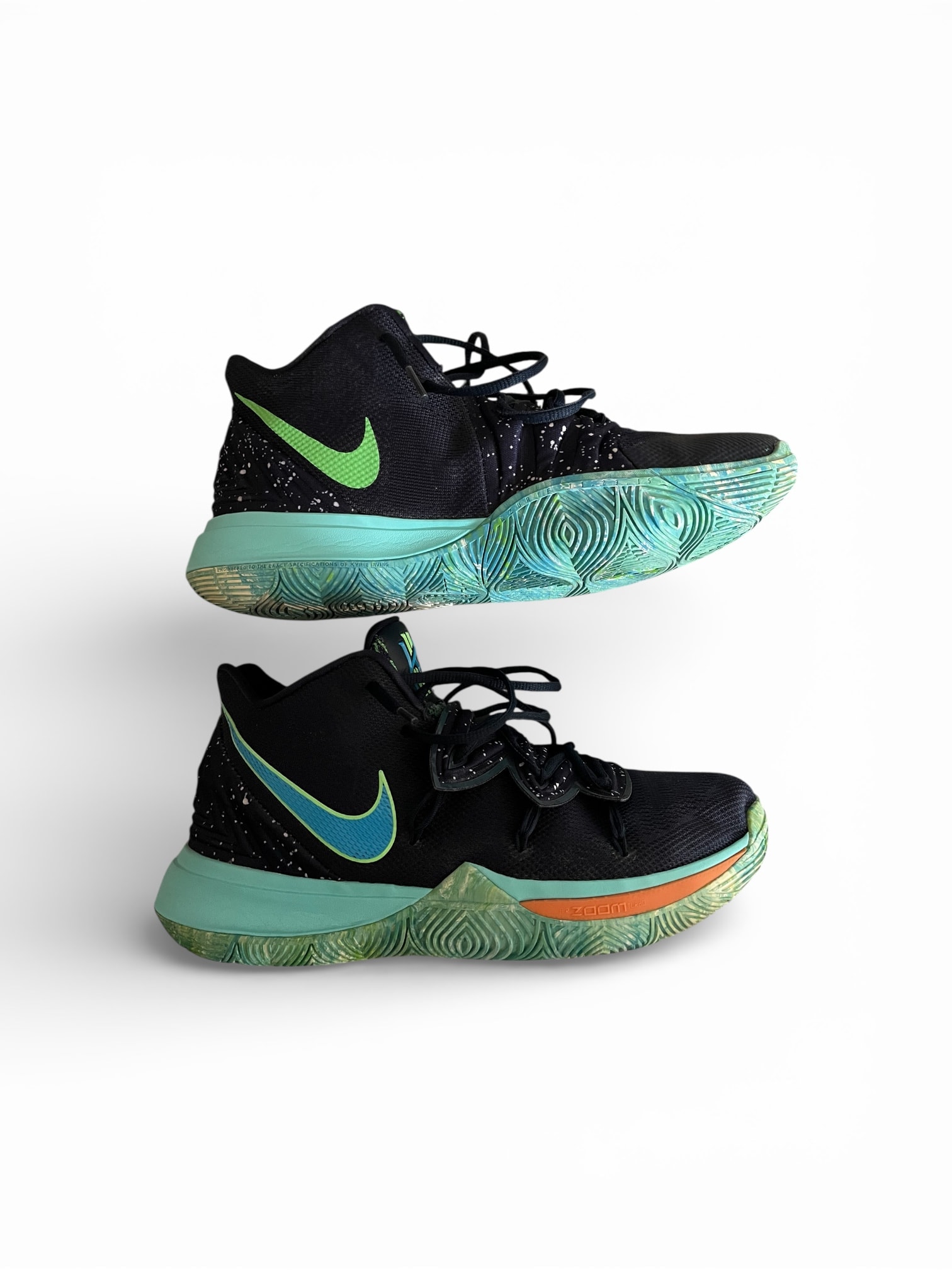 ナイキ カイリー5 "UFO"